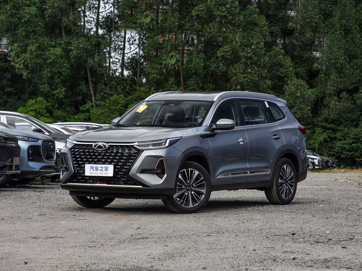 瑞虎8 PRO 2025款 汽油 390T 两驱尊贵版I FOB宁波，最小起订量：3-4 件（一个40 英尺高柜集装箱）（可混合包装），新车