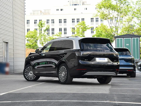 2025款-问界M9-增程-Max版-52kWh-6座版FOB宁波，最小起订量：3-4件（一个40英尺高柜集装箱）（可混合包装），新车