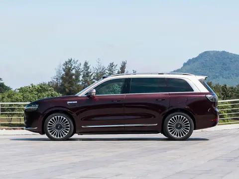 问界M9 2025款 增程 Ultra版 52kWh 6座版FOB宁波，最小起订量：3-4件（一个40英尺高柜集装箱）（可混合包装），新车