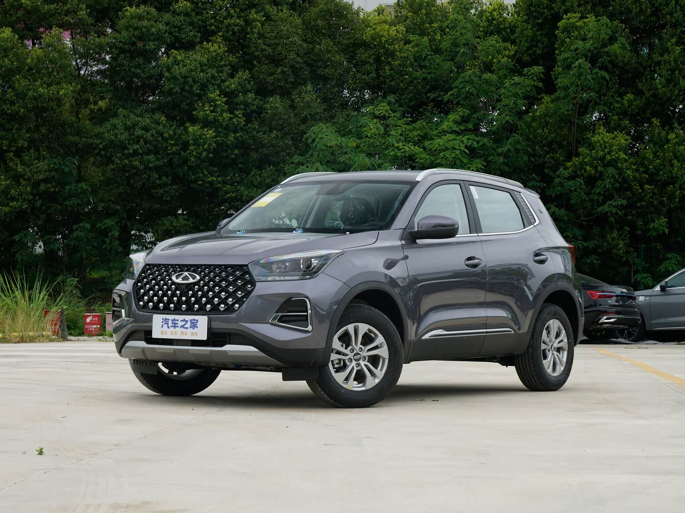 瑞虎5x 2025款 汽油 1.5L手动卓越版 FOB宁波，最小起订量：3-4 件（一个40 英尺高柜集装箱）（可混合包装），新车