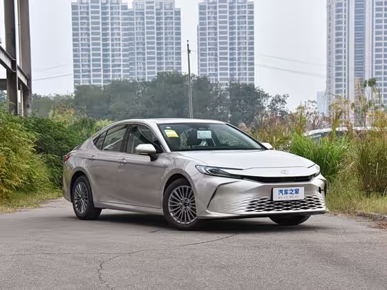 凯美瑞 2024款 双擎 2.0HE 精英版 FOB宁波，最小起订量：3-4 件（一个40 英尺高柜集装箱）（可混合包装），新车