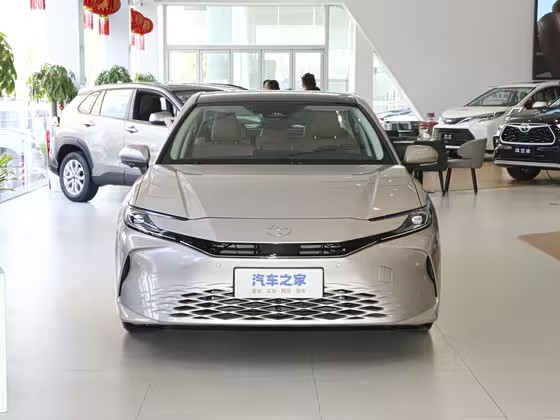 凯美瑞 2024款 双擎 2.0HG 尊贵版 FOB宁波，最小起订量：3-4 件（一个40 英尺高柜集装箱）（可混合包装），新车