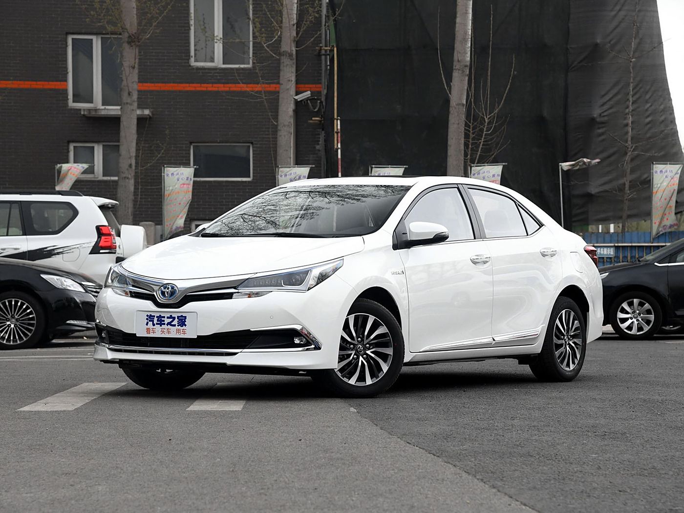 丰田卡罗拉2018款 双擎 1.8L E-CVT智尚版-FOB宁波，最小起订量：3-4 件（一个40 英尺高柜集装箱）（可混合包装），二手车 油电混合