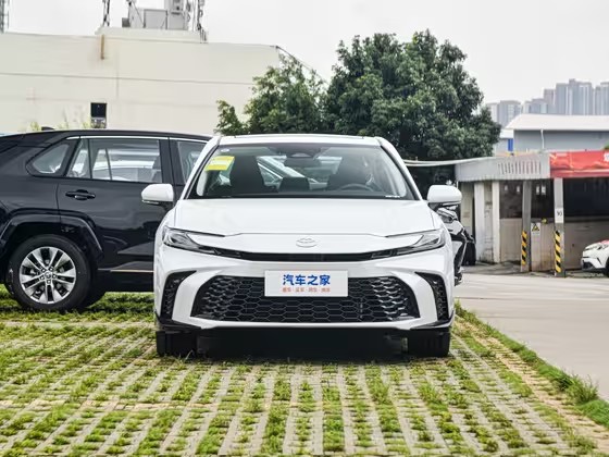 凯美瑞 2026款 双擎 2.0HSE 运动Lite版 FOB宁波，最小起订量：3-4 件（一个40 英尺高柜集装箱）（可混合包装），新车