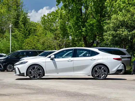 凯美瑞 2026款 双擎 2.0HS 运动版 FOB宁波，最小起订量：3-4 件（一个40 英尺高柜集装箱）（可混合包装），新车