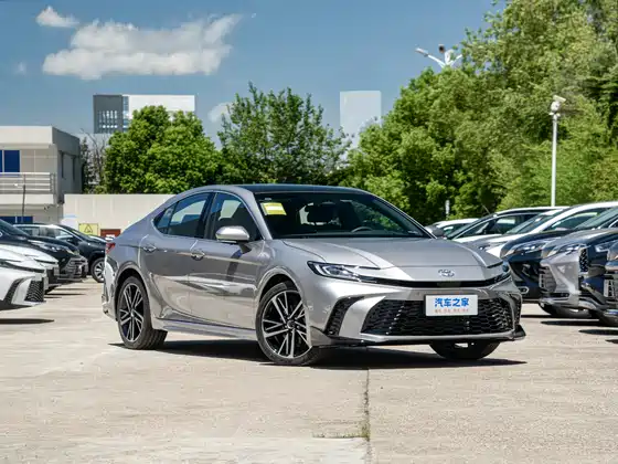 凯美瑞 2026款 双擎 2.0HS 运动版 FOB宁波，最小起订量：3-4 件（一个40 英尺高柜集装箱）（可混合包装），新车