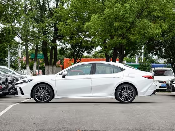 凯美瑞 2025款 双擎 2.5HXS 运动Plus智行版 FOB宁波，最小起订量：3-4 件（一个40 英尺高柜集装箱）（可混合包装），新车