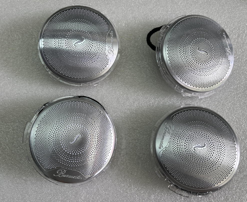 奔驰E级中音发光盖板