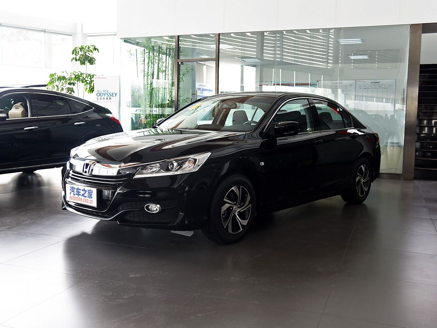 本田雅阁2016款 2.0L 舒适版-FOB宁波，最小起订量：3-4 件（一个40 英尺高柜集装箱）（可混合包装），二手车 油车