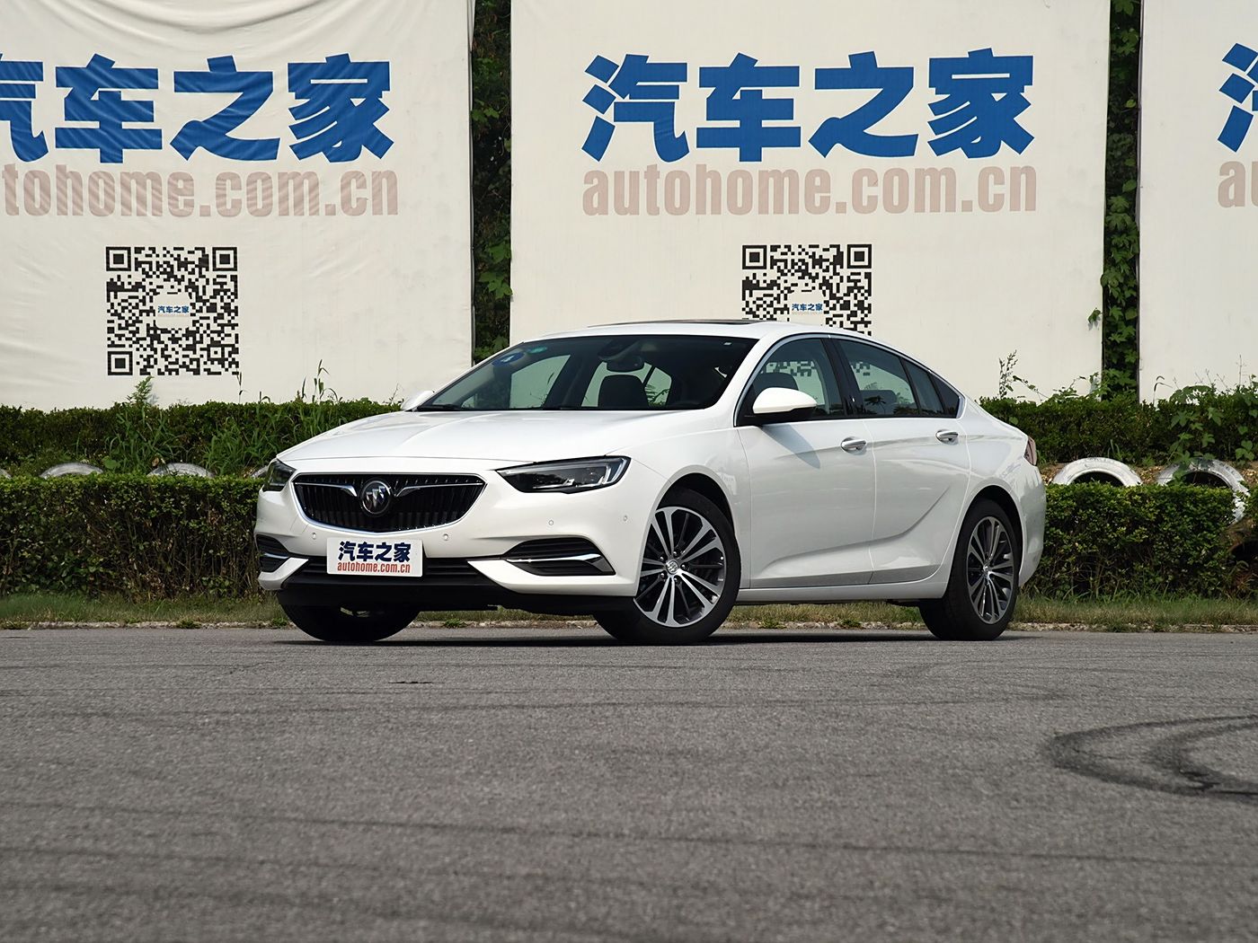 别克君威2020款 552T 精英型-FOB宁波，最小起订量：3-4 件（一个40 英尺高柜集装箱）（可混合包装），二手车 油车