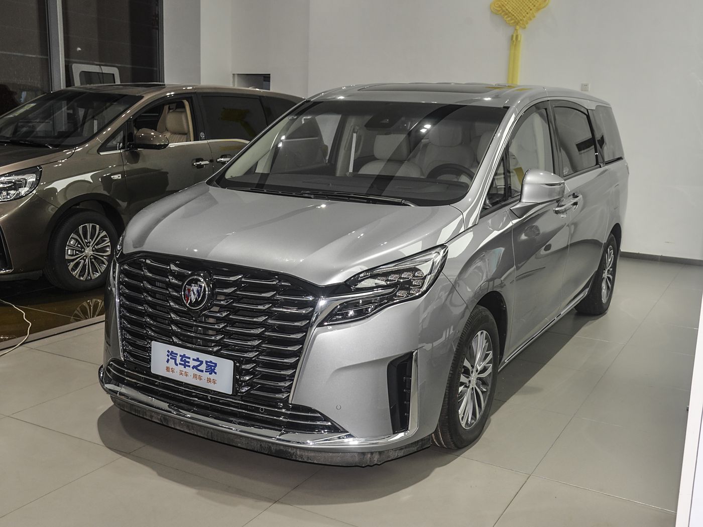 别克GL82023款 改款 陆上公务舱 豪华型-FOB宁波，最小起订量：3-4 件（一个40 英尺高柜集装箱）（可混合包装），二手车 油车