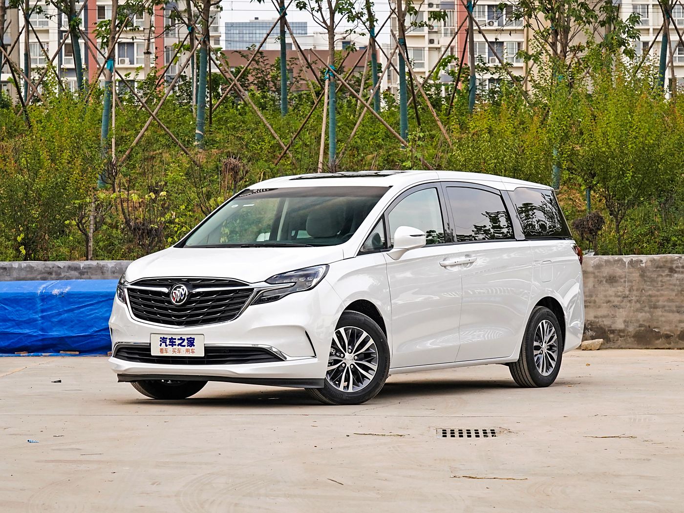 别克GL82020款 ES陆尊 653T 尊享型-FOB宁波，最小起订量：3-4 件（一个40 英尺高柜集装箱）（可混合包装），二手车 油车