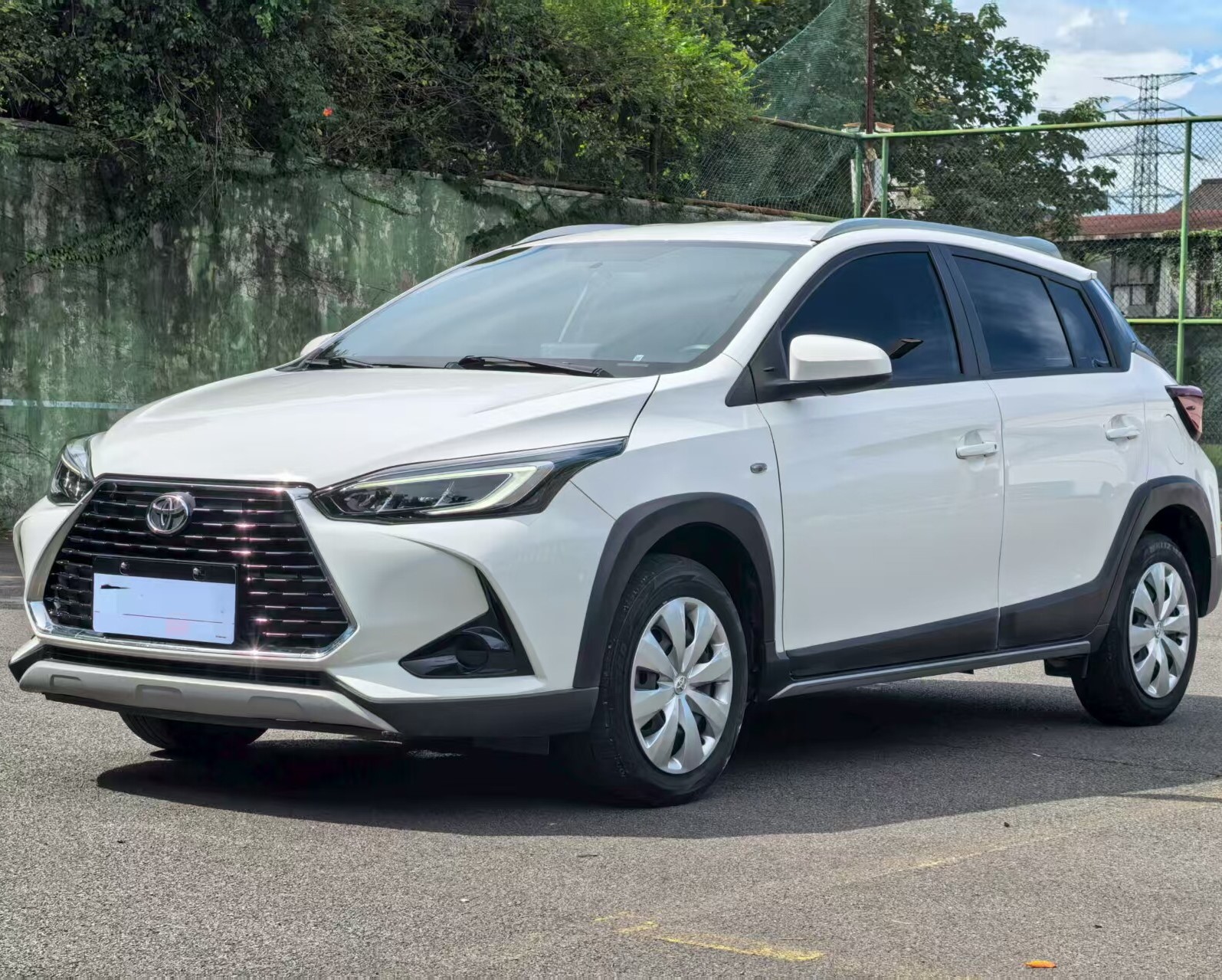 YARiSL 致炫 2022款 致炫X 1.5L CVT豪华PLUS版 汽油 FOB宁波，最小起订量：3-4 件（一个40 英尺高柜集装箱）（可混合包装），二手车