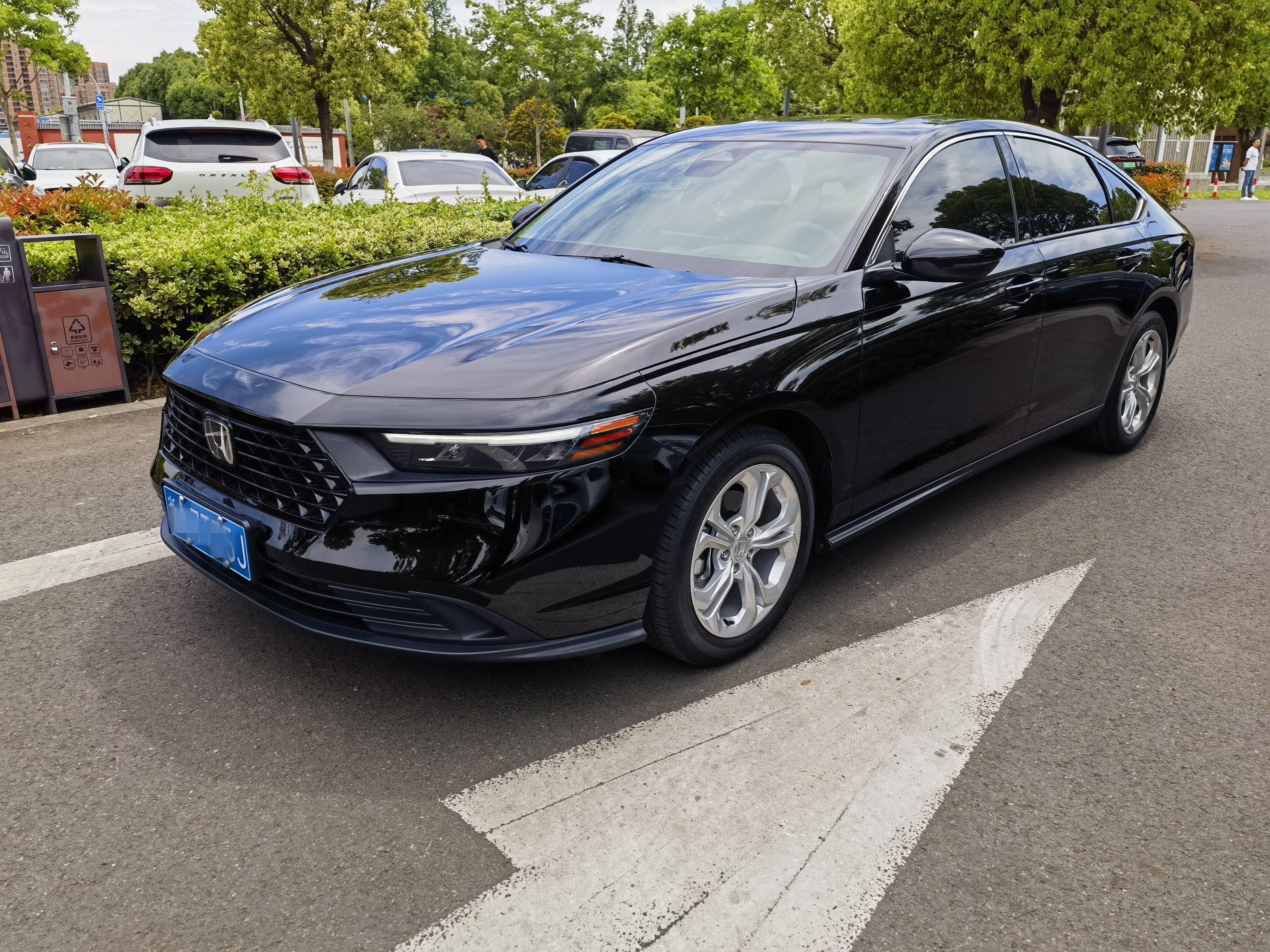 雅阁 2024款 260TURBO豪华版 汽油 FOB宁波，最小起订量：3-4 件（一个40 英尺高柜集装箱）（可混合包装），二手车