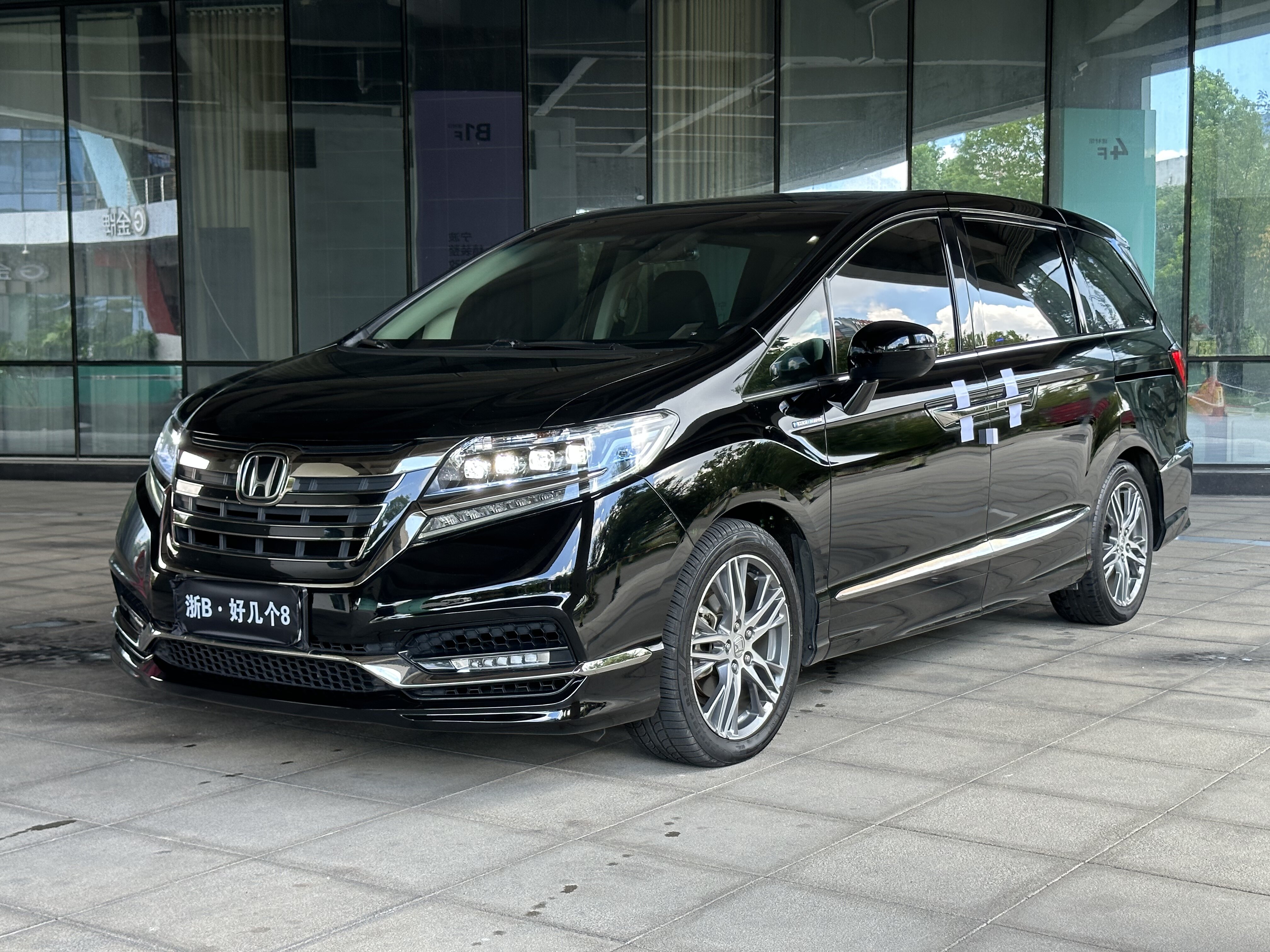 艾力绅 2019款 2.0L 混动豪华版 油电混合 FOB宁波，最小起订量：3-4 件（一个40 英尺高柜集装箱）（可混合包装），二手车