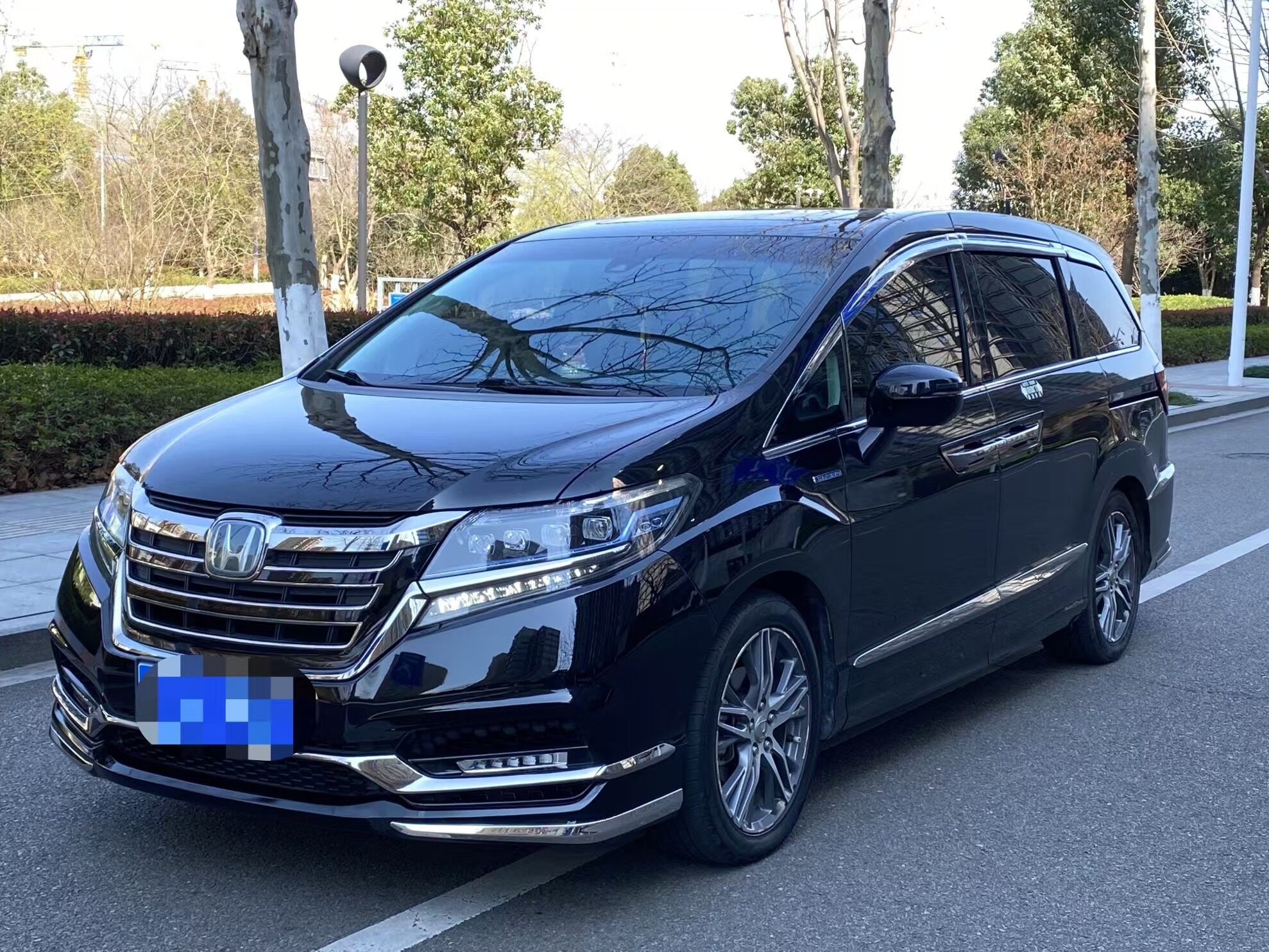 奥德赛 2019款 2.0L 锐·至臻福祉版 油电混合 FOB宁波，最小起订量：3-4 件（一个40 英尺高柜集装箱）（可混合包装），二手车