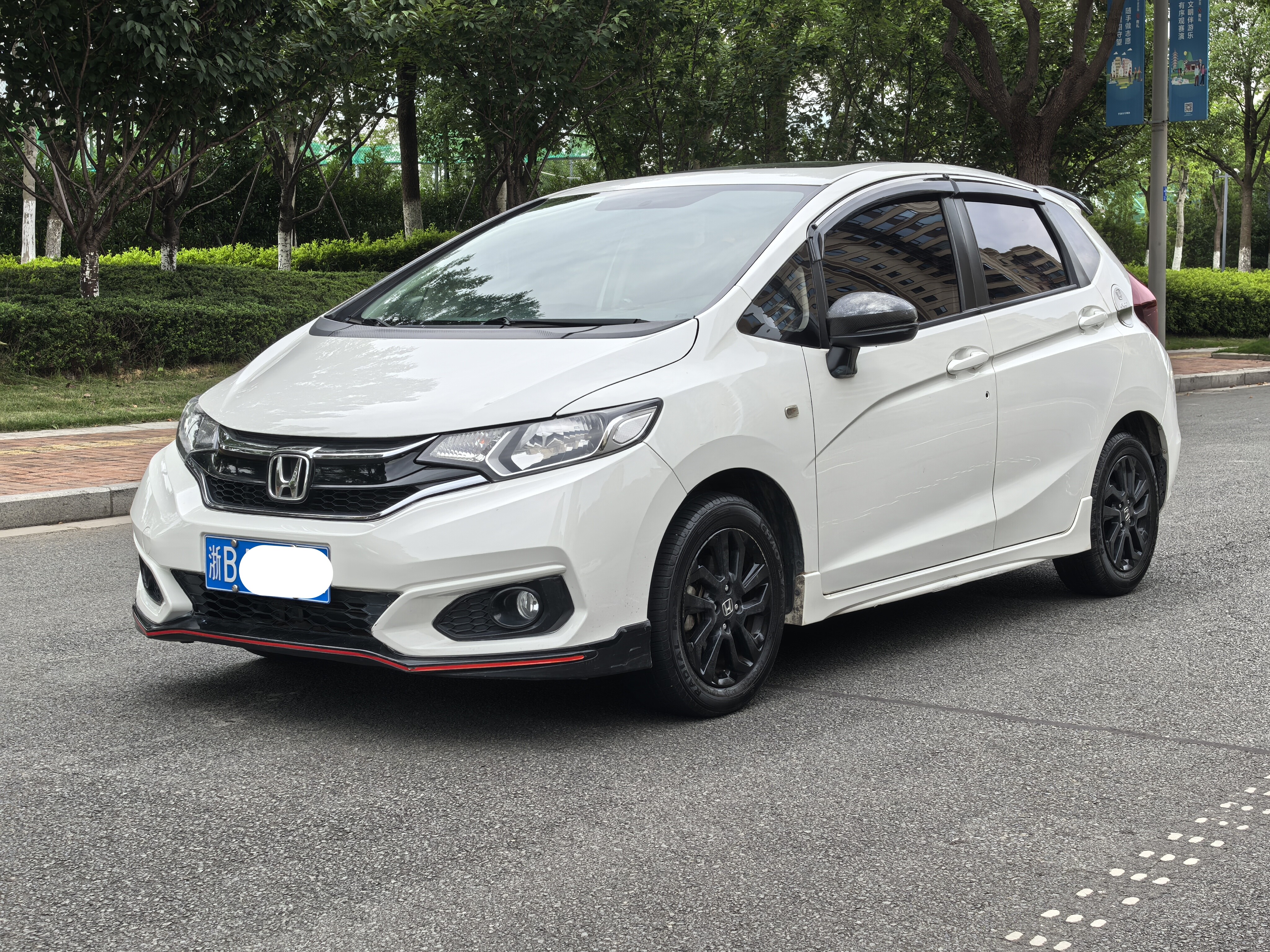 飞度 2018款 1.5L CVT潮跑版 汽油 FOB宁波，最小起订量：3-4 件（一个40 英尺高柜集装箱）（可混合包装），二手车