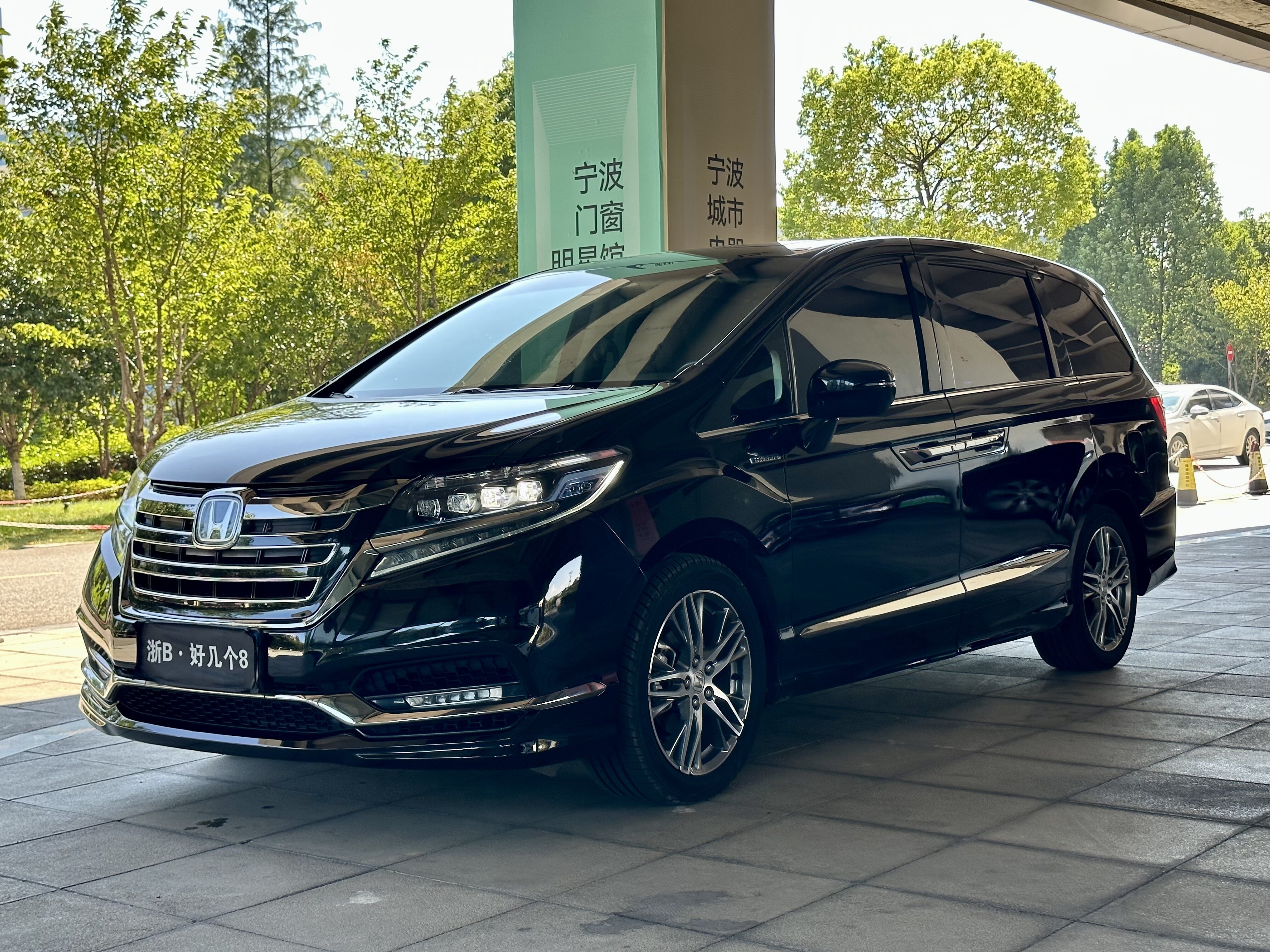 艾力绅 2019款 2.0L 混动豪华版 油电混合 FOB宁波，最小起订量：3-4 件（一个40 英尺高柜集装箱）（可混合包装），二手车