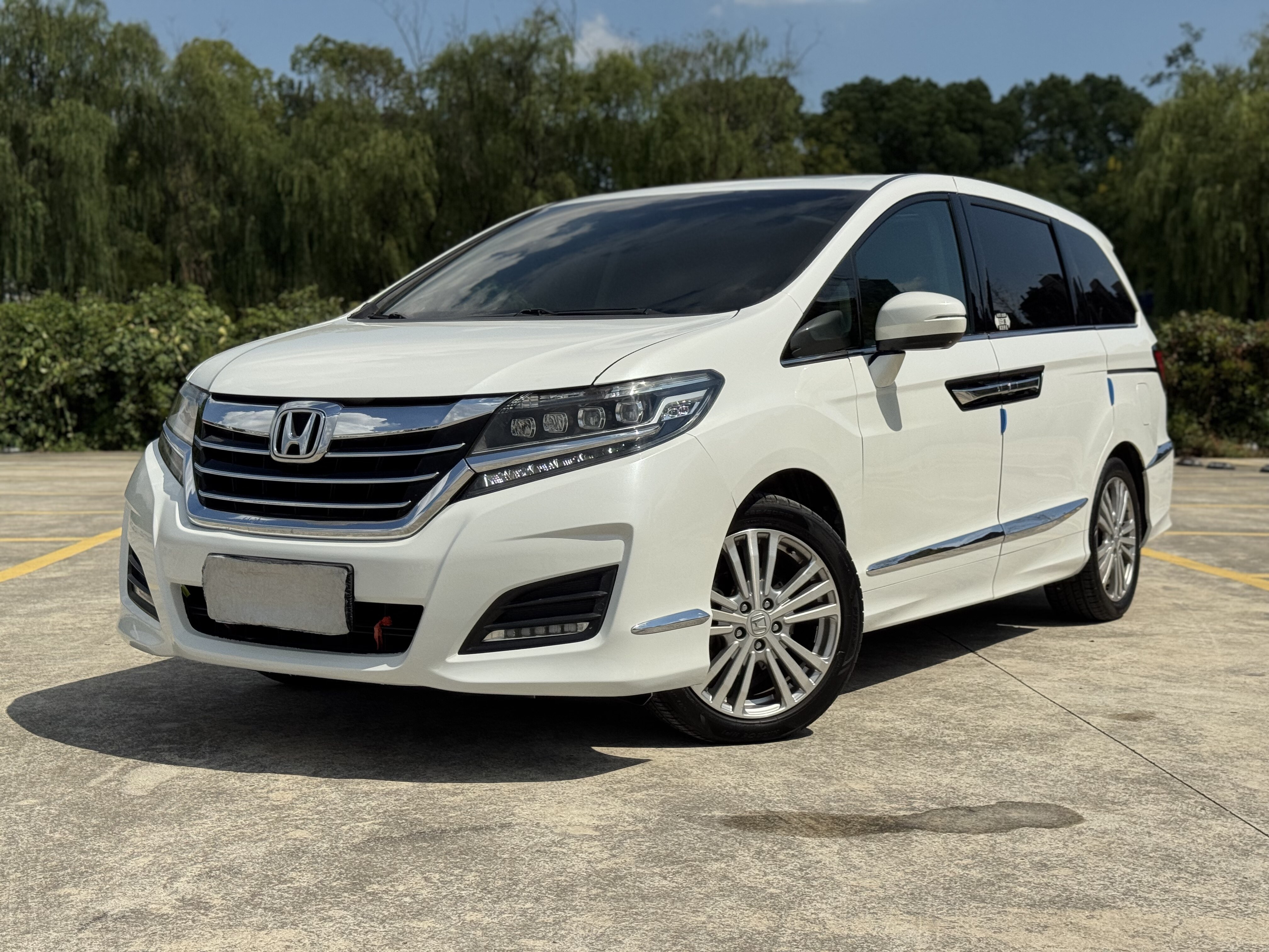 艾力绅 2016款 2.4L 豪华版 汽油 FOB宁波，最小起订量：3-4 件（一个40 英尺高柜集装箱）（可混合包装），二手车