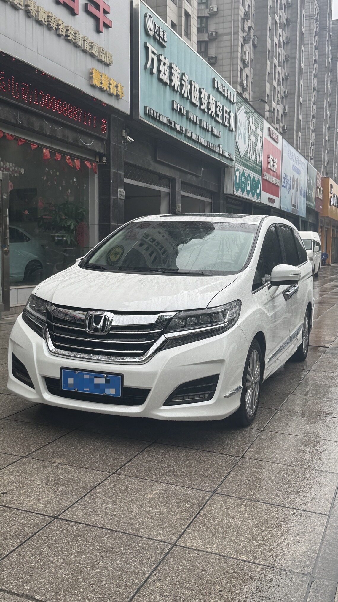 艾力绅 2016款 2.4L 豪华版 汽油 FOB宁波，最小起订量：3-4 件（一个40 英尺高柜集装箱）（可混合包装），二手车