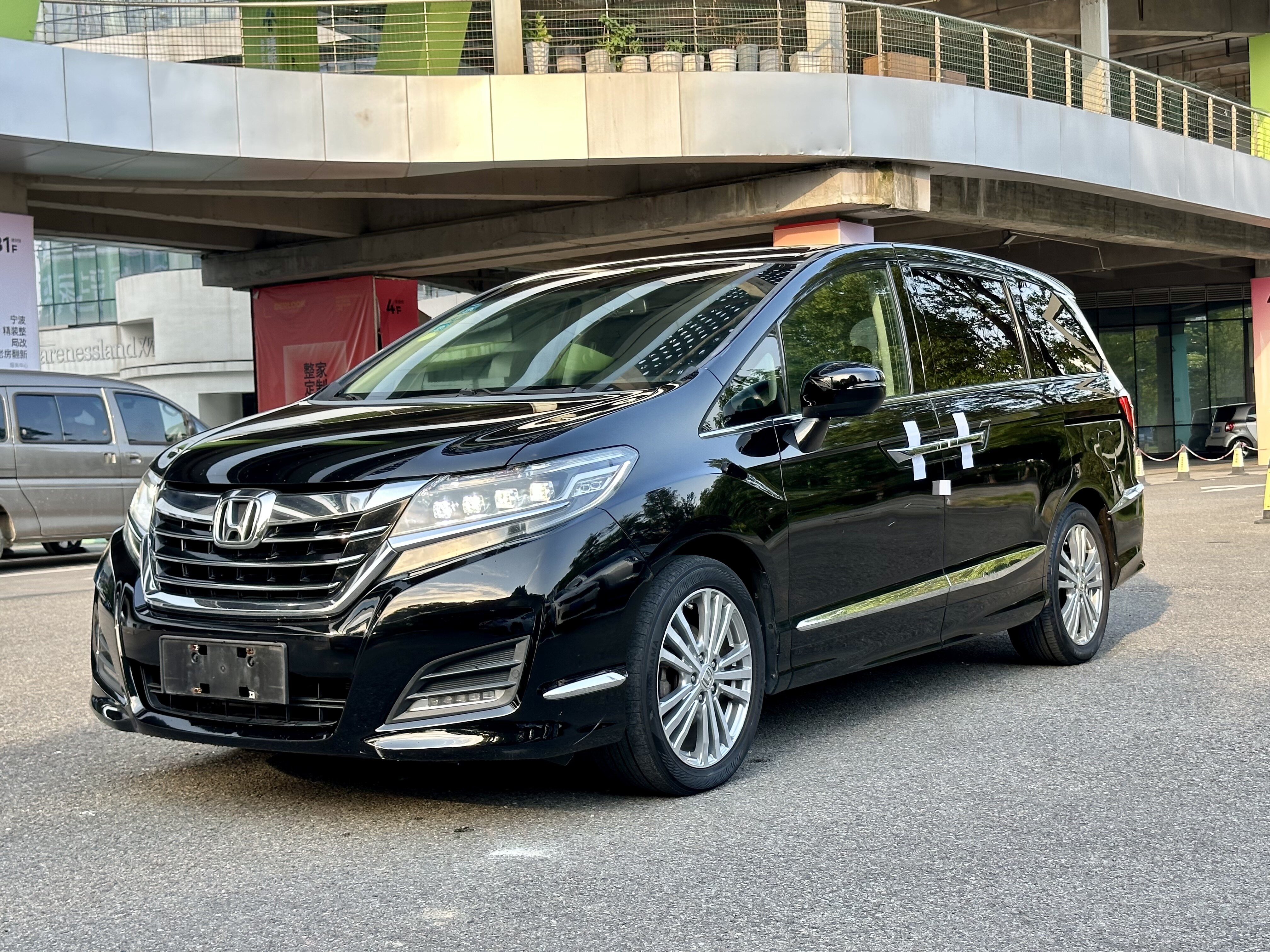 Elysion 2016 2.4L Deluxe версия бензина FOB Ningbo, минимальный объем заказа: 3-4 шт (один 40-футовый высокий контейнер) (смешиваемая упаковка), подержанный автомобиль