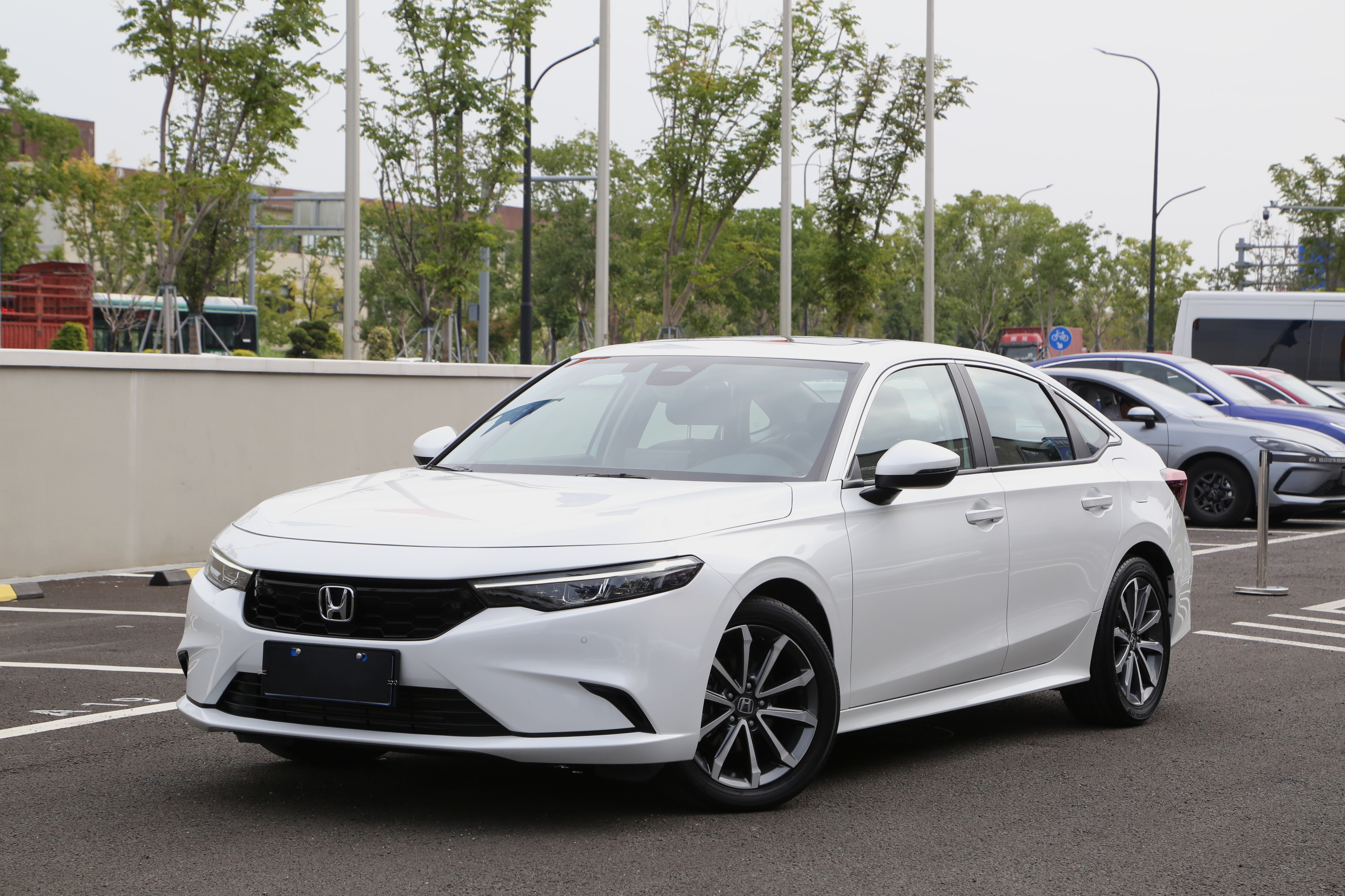 型格 2023款 240TURBOCVT智享版 汽油 FOB宁波，最小起订量：3-4 件（一个40 英尺高柜集装箱）（可混合包装），二手车