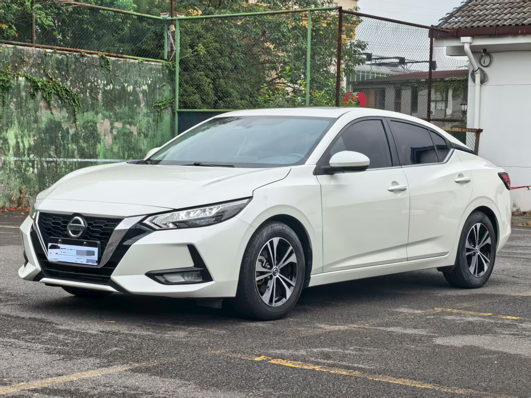 轩逸 2021款 1.6L TOPCVT奢享版 汽油  FOB宁波，最小起订量：3-4 件（一个40 英尺高柜集装箱）（可混合包装），二手车