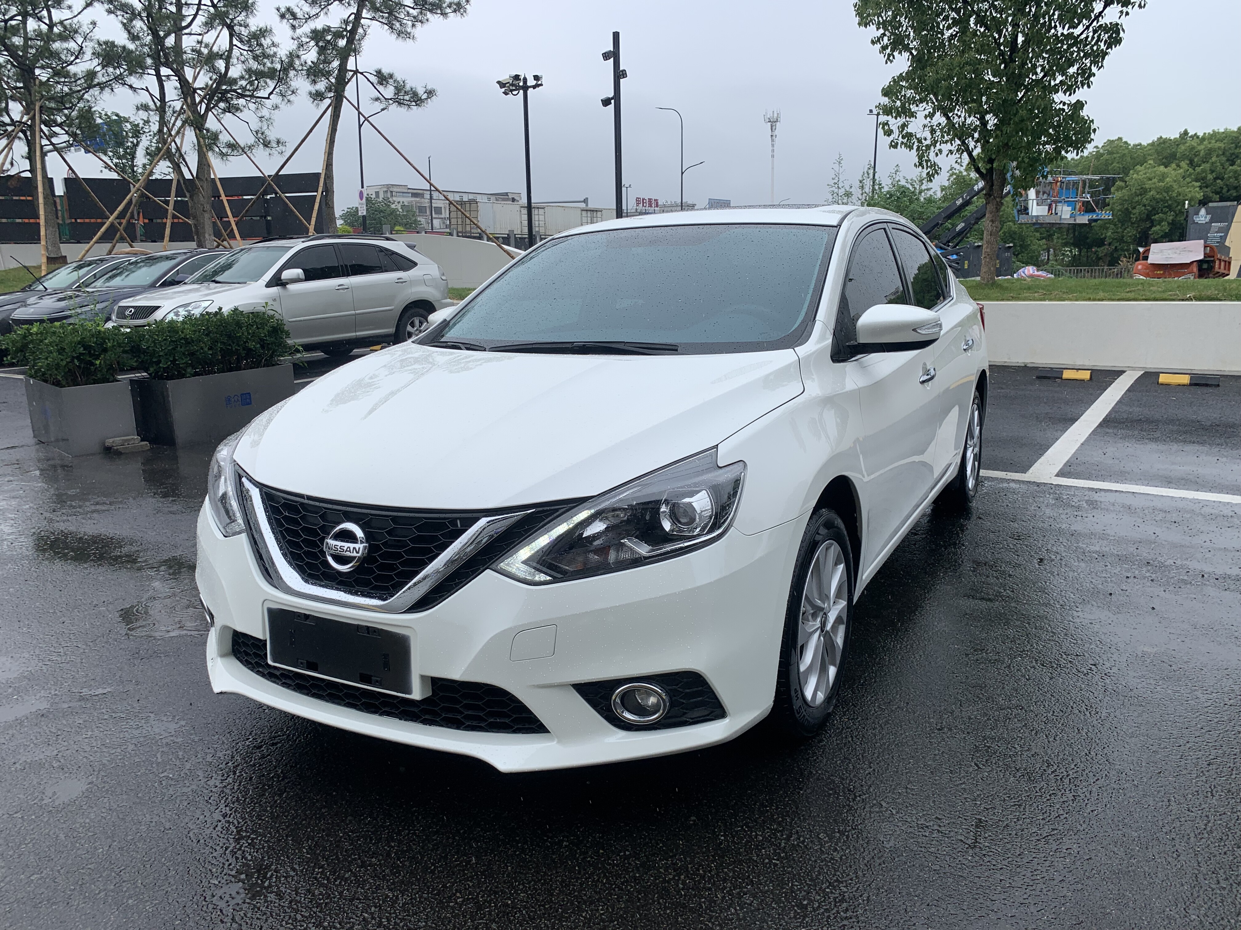 轩逸 2019款 1.6XV CVT智联尊享版 国V 汽油 FOB宁波，最小起订量：3-4 件（一个40 英尺高柜集装箱）（可混合包装），二手车