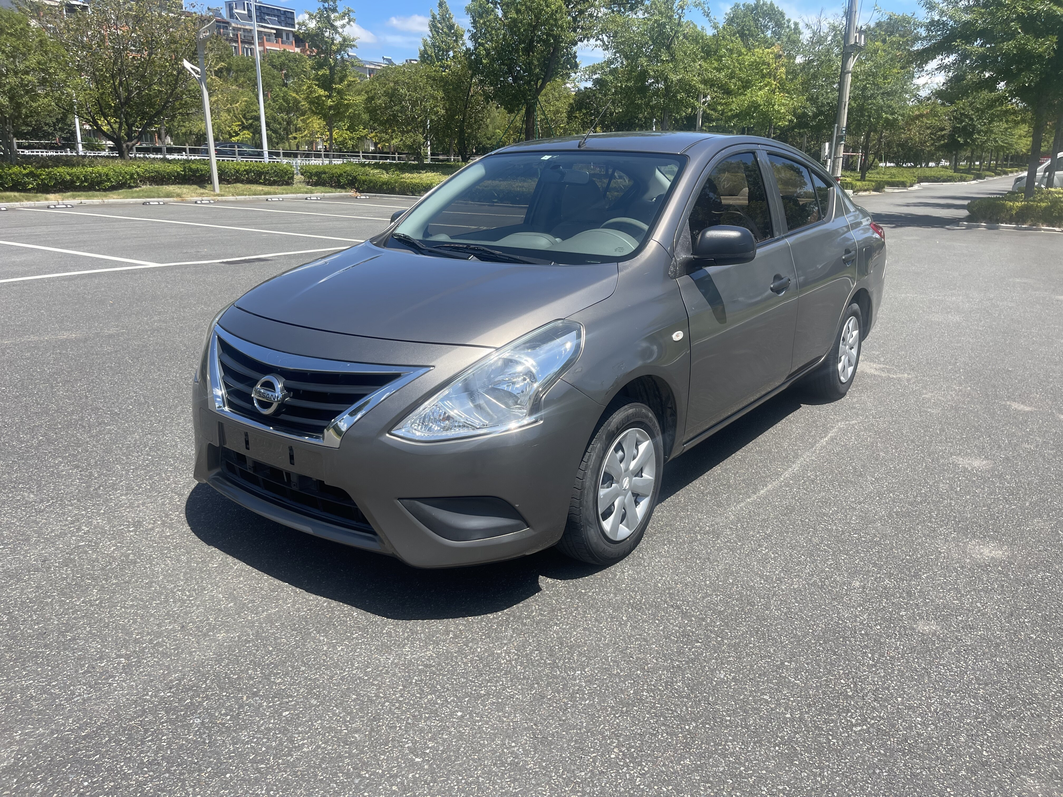 Sunny 2016 1.5Xe manual leading gasoline FOB Ningbo,MOQ: 3-4 PCS (1*40HQ) (Can be mixed and packed), used car