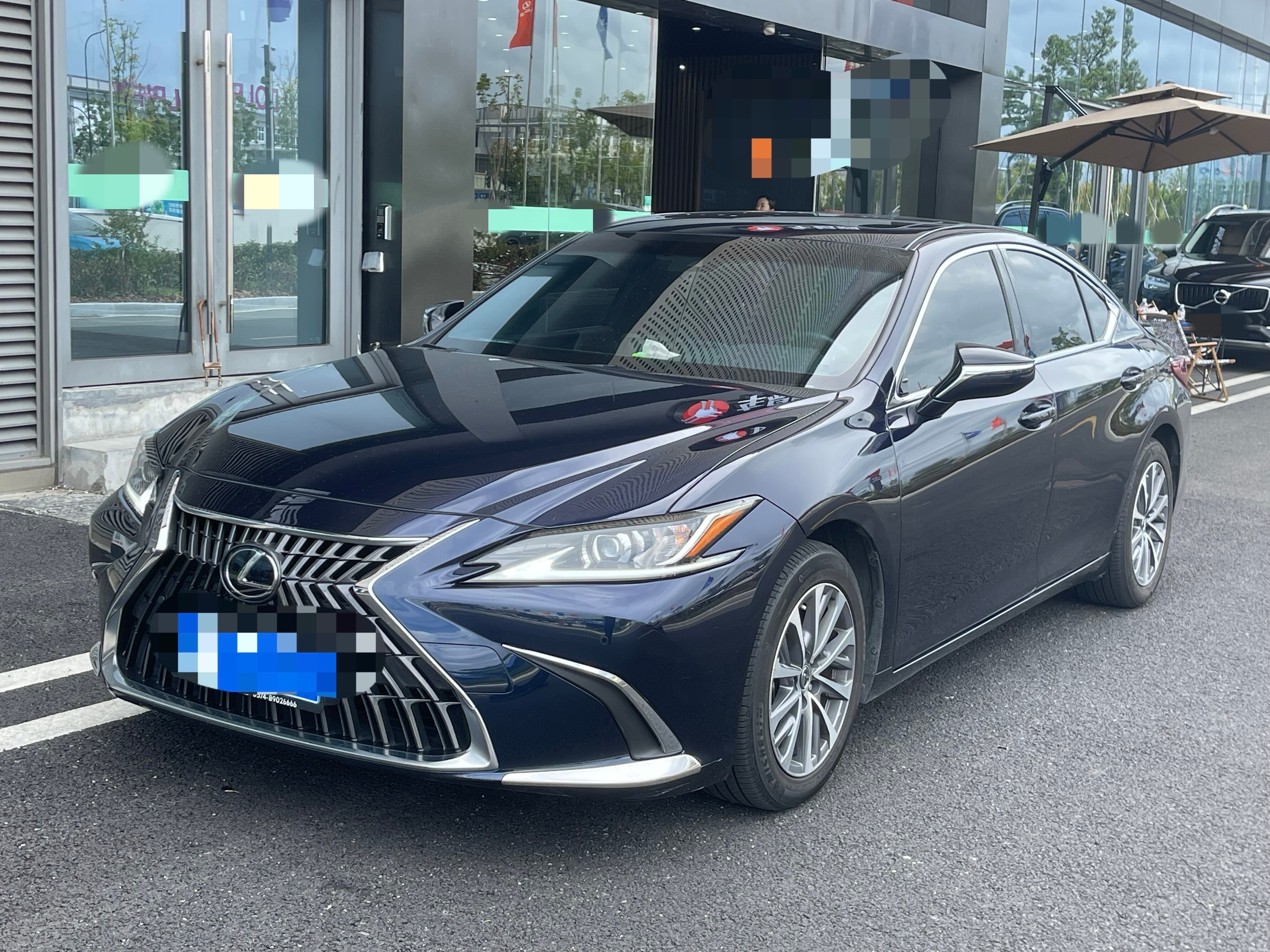 雷克萨斯ES 2022款300h 卓越版 油电混合 FOB宁波，最小起订量：3-4 件（一个40 英尺高柜集装箱）（可混合包装），二手车