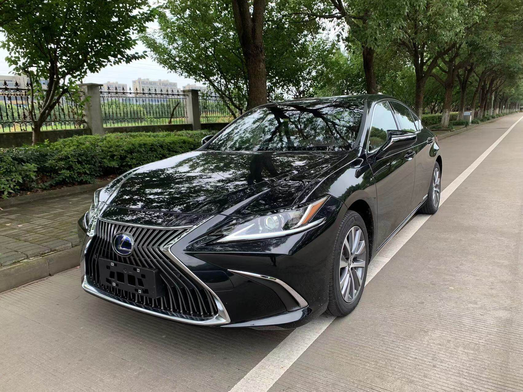 雷克萨斯ES 2020款300h 卓越版 油电混合 FOB宁波，最小起订量：3-4 件（一个40 英尺高柜集装箱）（可混合包装），二手车