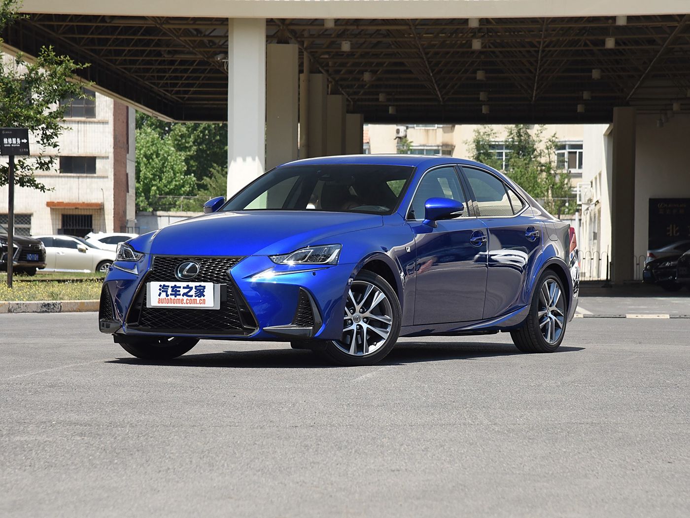 雷克萨斯IS 2017款 300 F SPORT版 汽油 FOB宁波，最小起订量：3-4 件（一个40 英尺高柜集装箱）（可混合包装），二手车