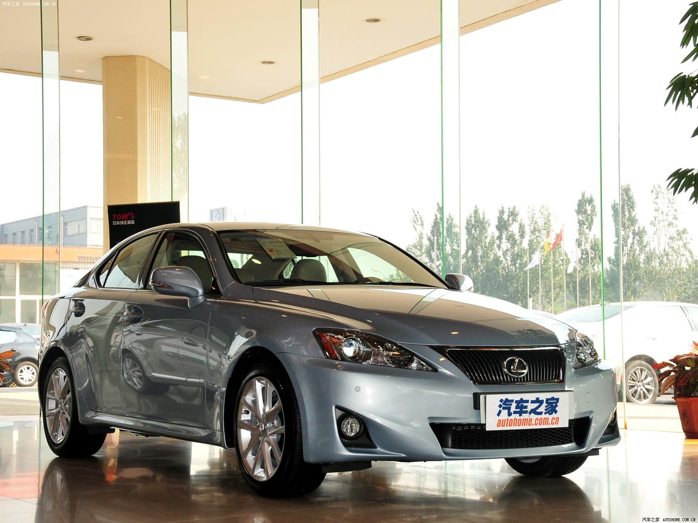 雷克萨斯IS 2011款 250运动版 汽油 FOB宁波，最小起订量：3-4 件（一个40 英尺高柜集装箱）（可混合包装），二手车