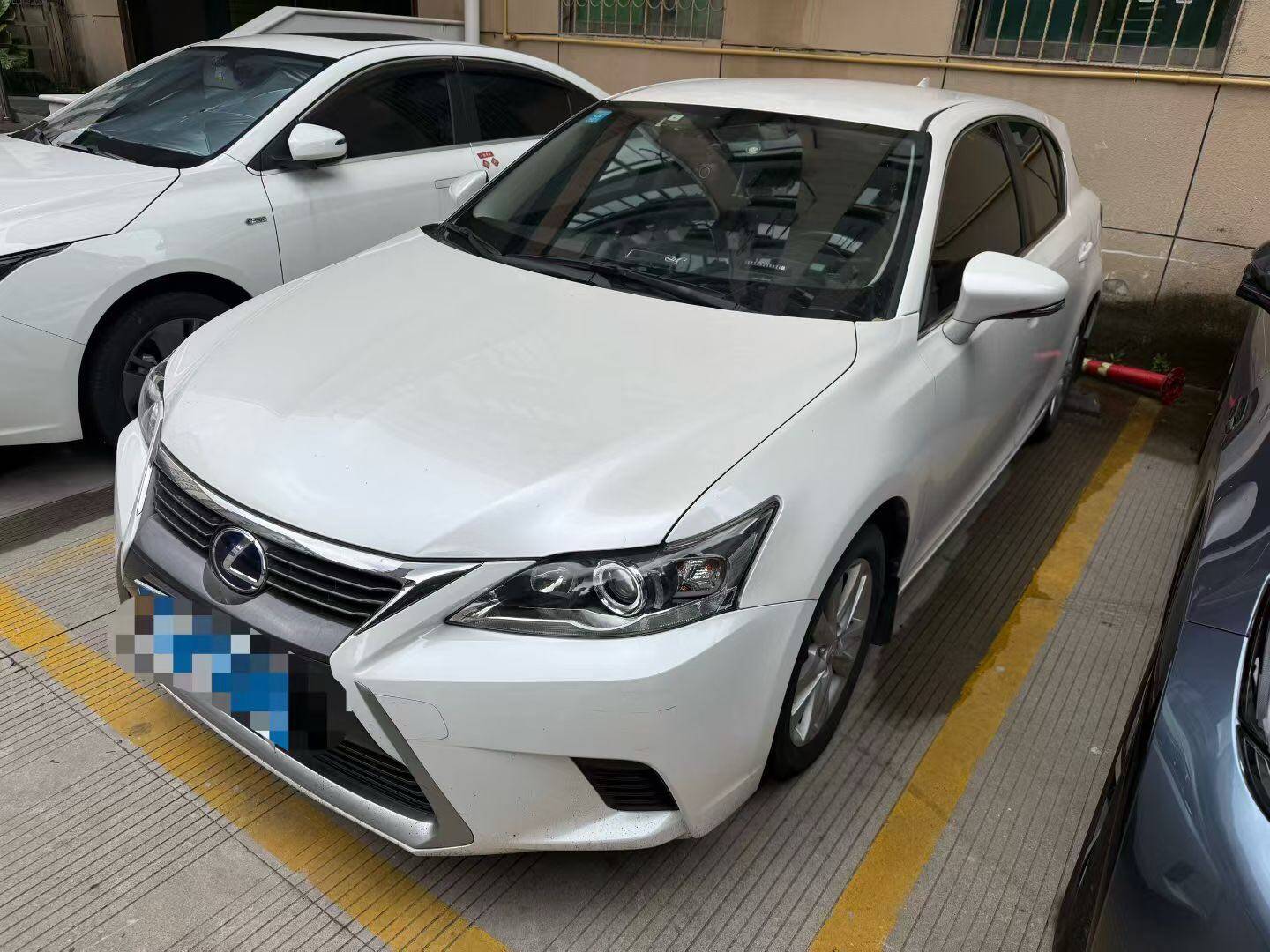 雷克萨斯CT 2017款CT200h 舒适版 单色 国V 油电混合 FOB宁波，最小起订量：3-4 件（一个40 英尺高柜集装箱）（可混合包装），二手车
