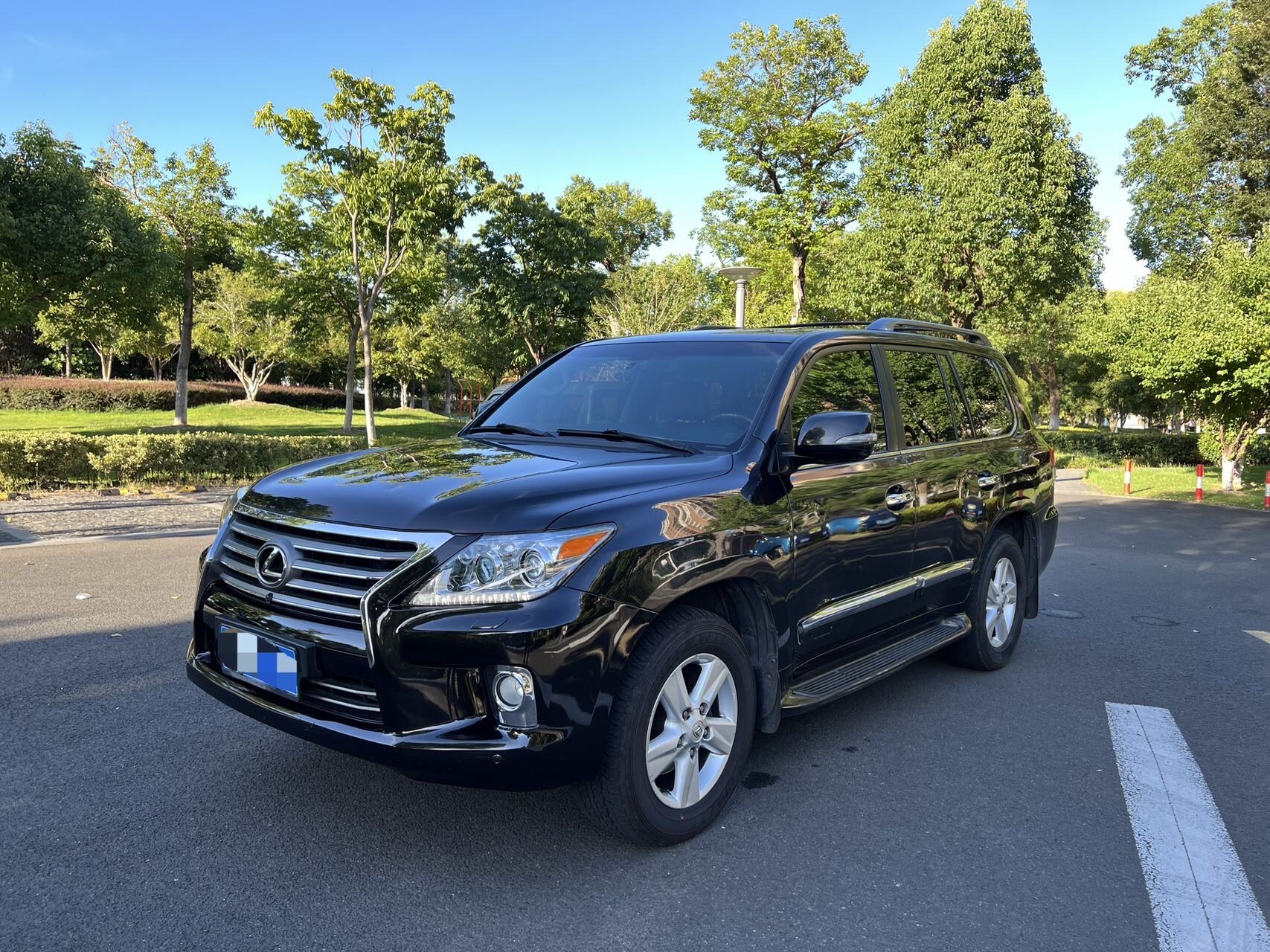 雷克萨斯LX 2012款 570 汽油 FOB宁波，最小起订量：3-4 件（一个40 英尺高柜集装箱）（可混合包装），二手车