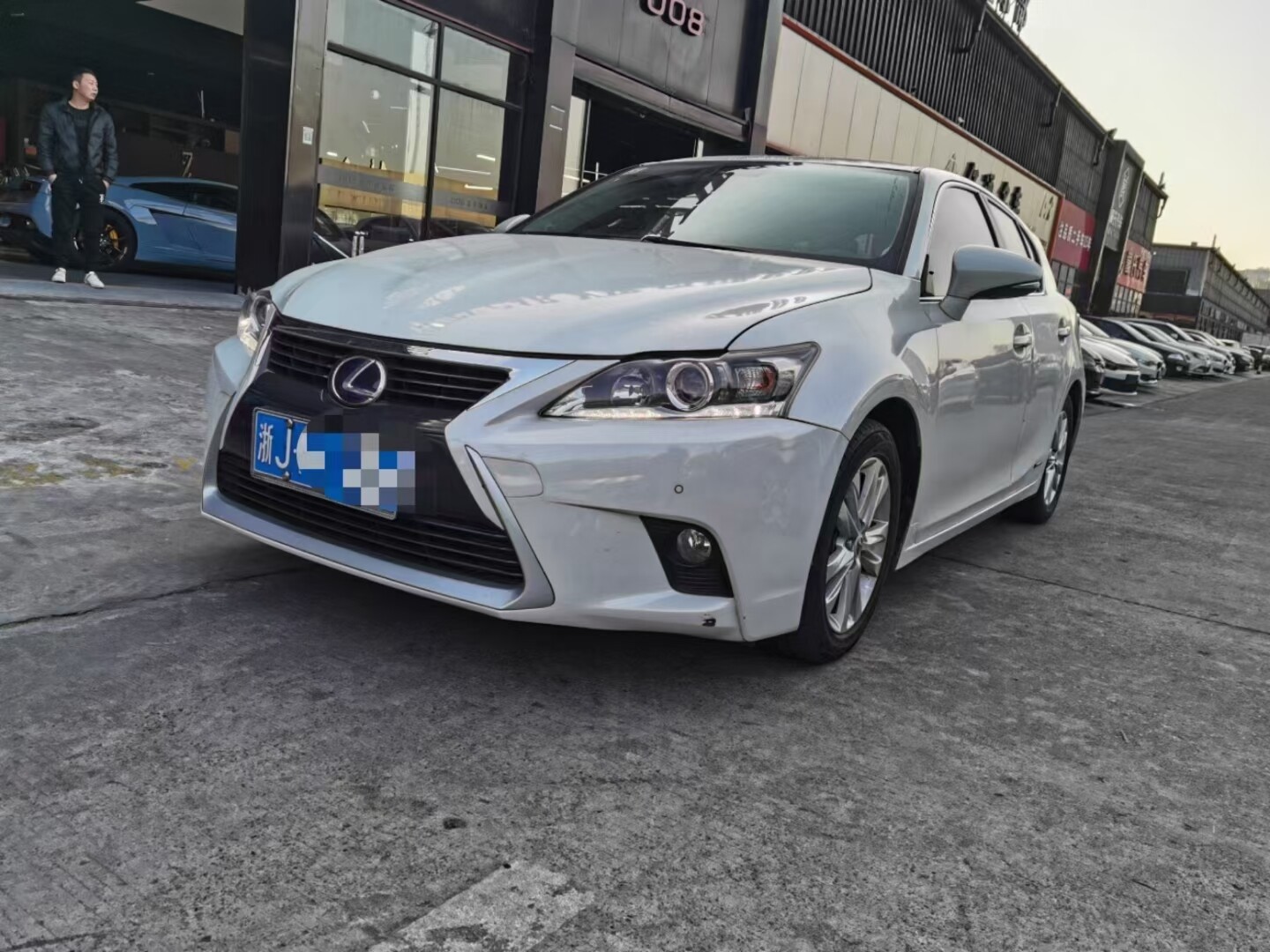 雷克萨斯CT 2015款CT200h 暗夜骑士版 油电混合 FOB宁波，最小起订量：3-4 件（一个40 英尺高柜集装箱）（可混合包装），二手车