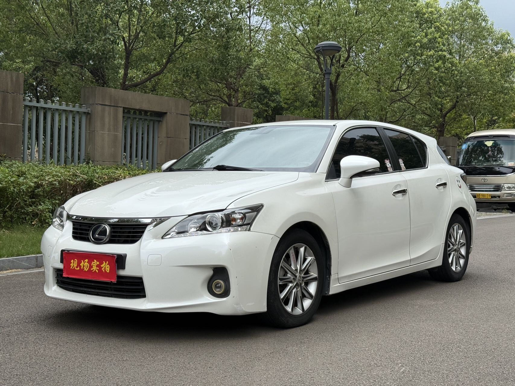 雷克萨斯CT 2013款CT200h 都市版 油电混合 FOB宁波，最小起订量：3-4 件（一个40 英尺高柜集装箱）（可混合包装），二手车