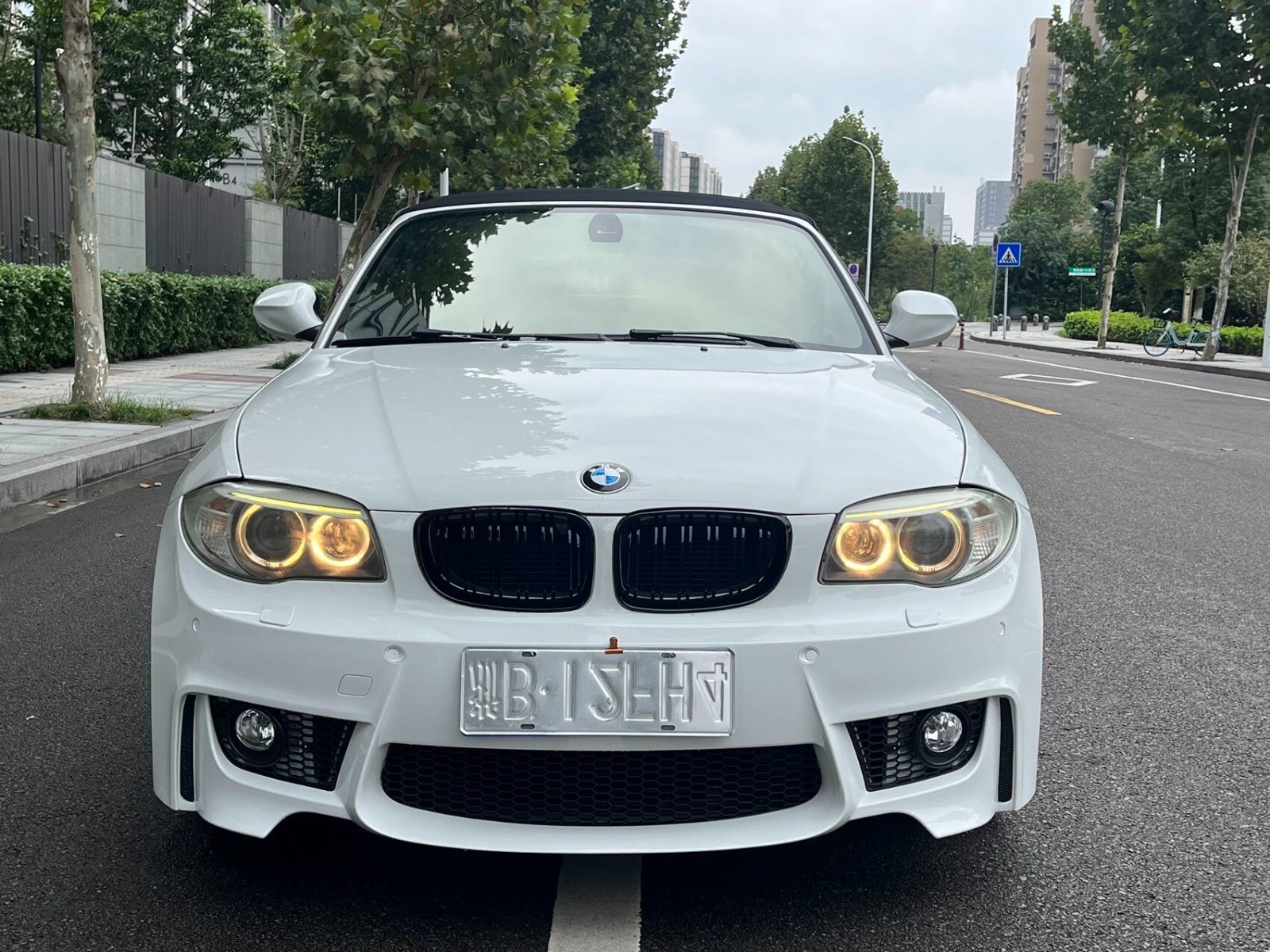 宝马1系 2011款 进口宝马120i 敞篷轿跑车,汽油，FOB宁波，最小起订量：3-4-件（一个40-英尺高柜集装箱）（可混合包装），二手车,表显里程：6.00万公里首次上牌时间：2013年05月