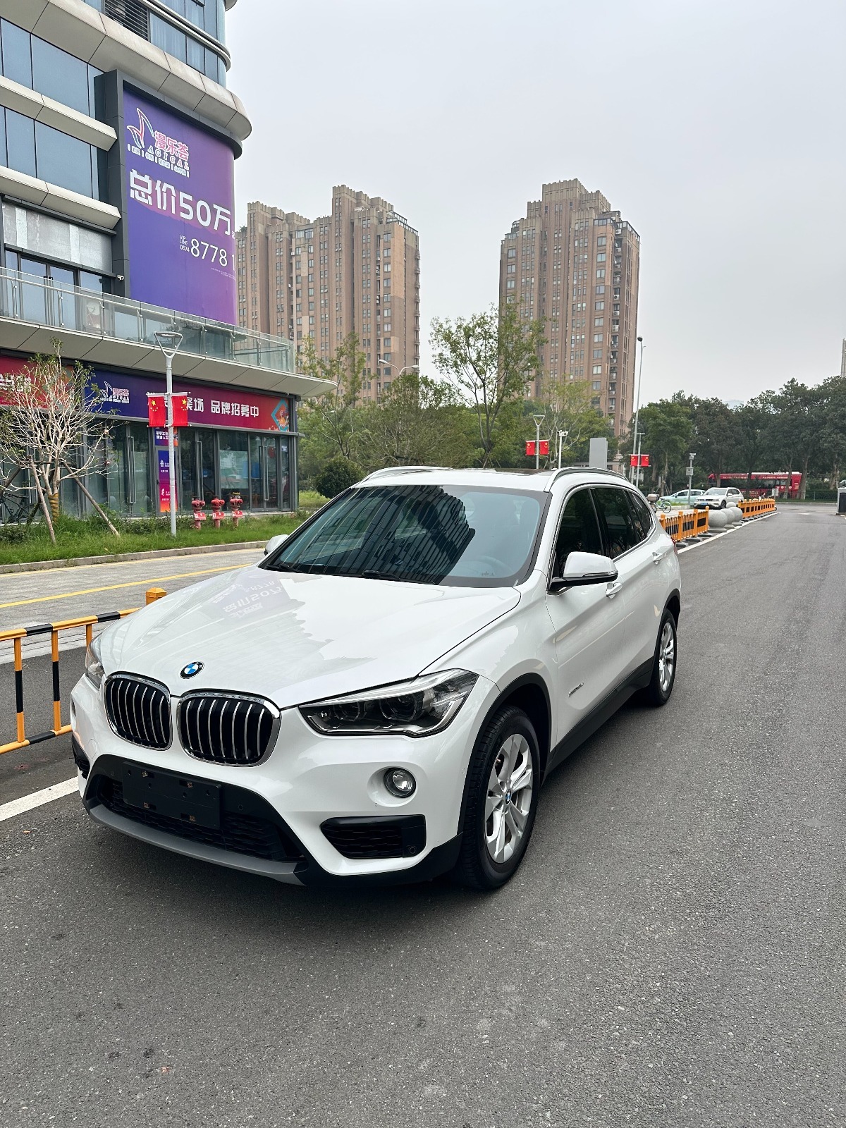 宝马X1宝马x1,汽油，FOB宁波，最小起订量：3-4-件（一个40-英尺高柜集装箱）（可混合包装），二手车,表显里程：15.00万公里首次上牌时间：2016年08月