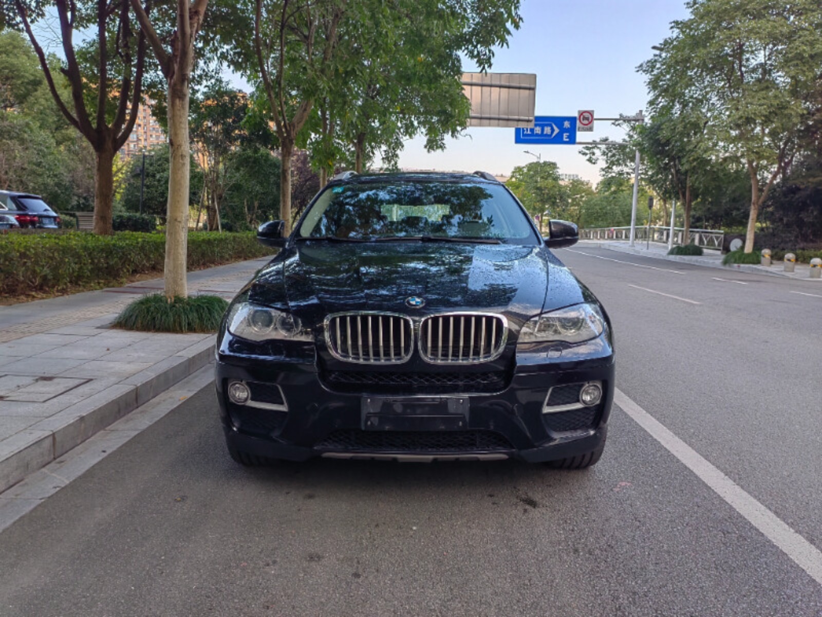 宝马X6 2013款 进口宝马X6 xDrive35i,汽油，FOB宁波，最小起订量：3-4-件（一个40-英尺高柜集装箱）（可混合包装），二手车,表显里程：15.00万公里首次上牌时间：2014年04月