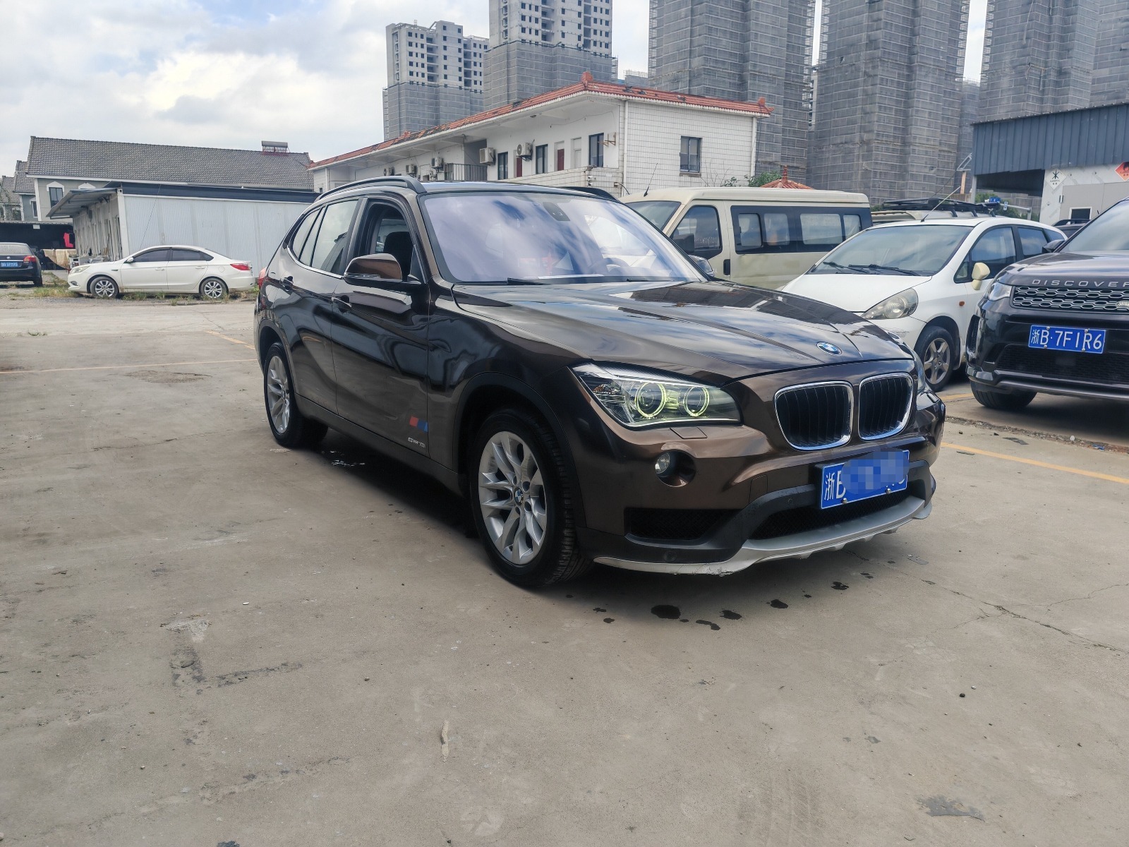 宝马X1 2014款 宝马X1 sDrive18i 时尚型,汽油，FOB宁波，最小起订量：3-4-件（一个40-英尺高柜集装箱）（可混合包装），二手车,表显里程：11.60万公里首次上牌时间：2014年08月