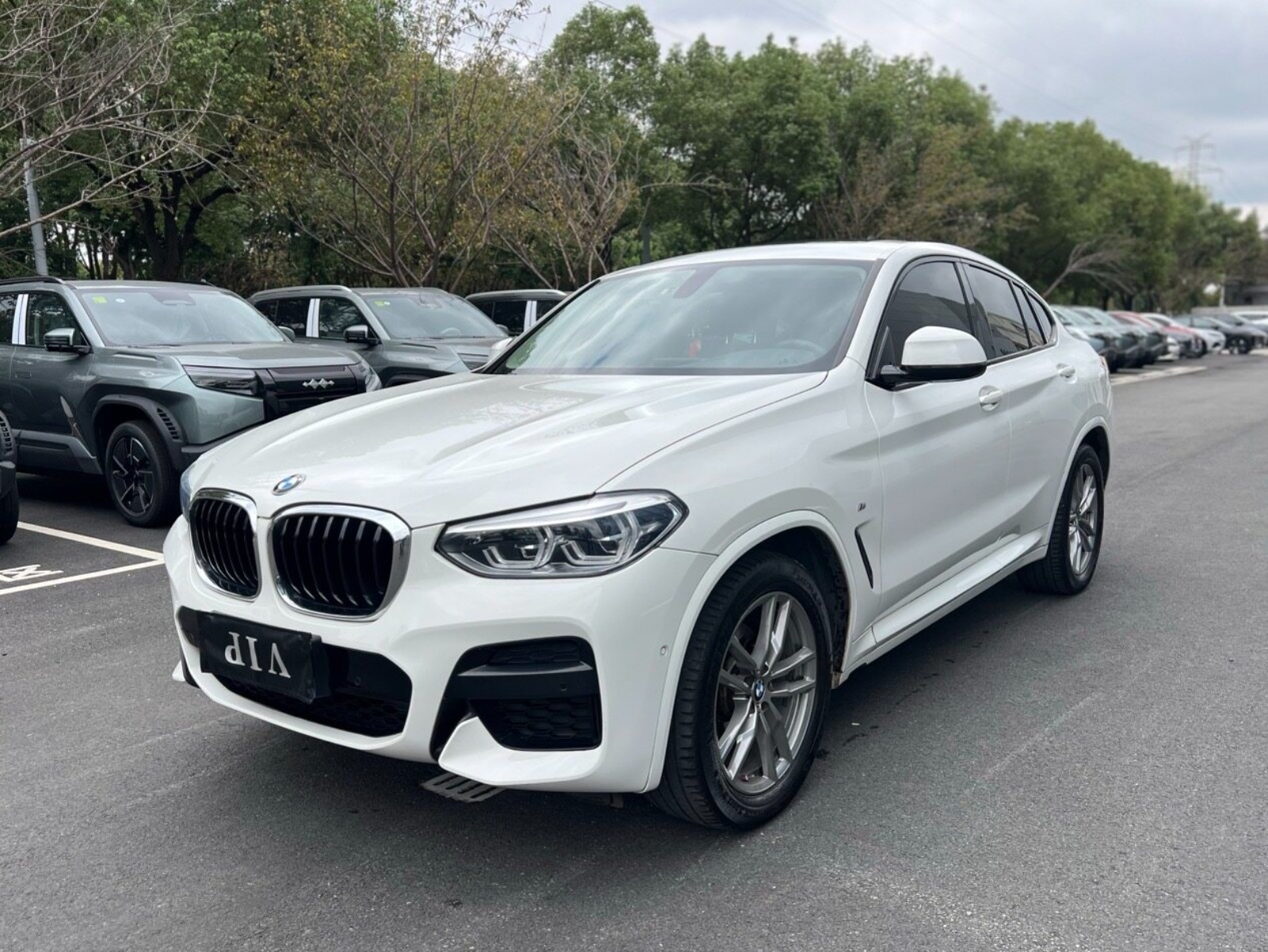 宝马X4 2021款 进口宝马X4 改款 xDrive 25i M运动套装,汽油，FOB宁波，最小起订量：3-4-件（一个40-英尺高柜集装箱）（可混合包装），二手车,表显里程：4.00万公里首次上牌时间：2021年09月