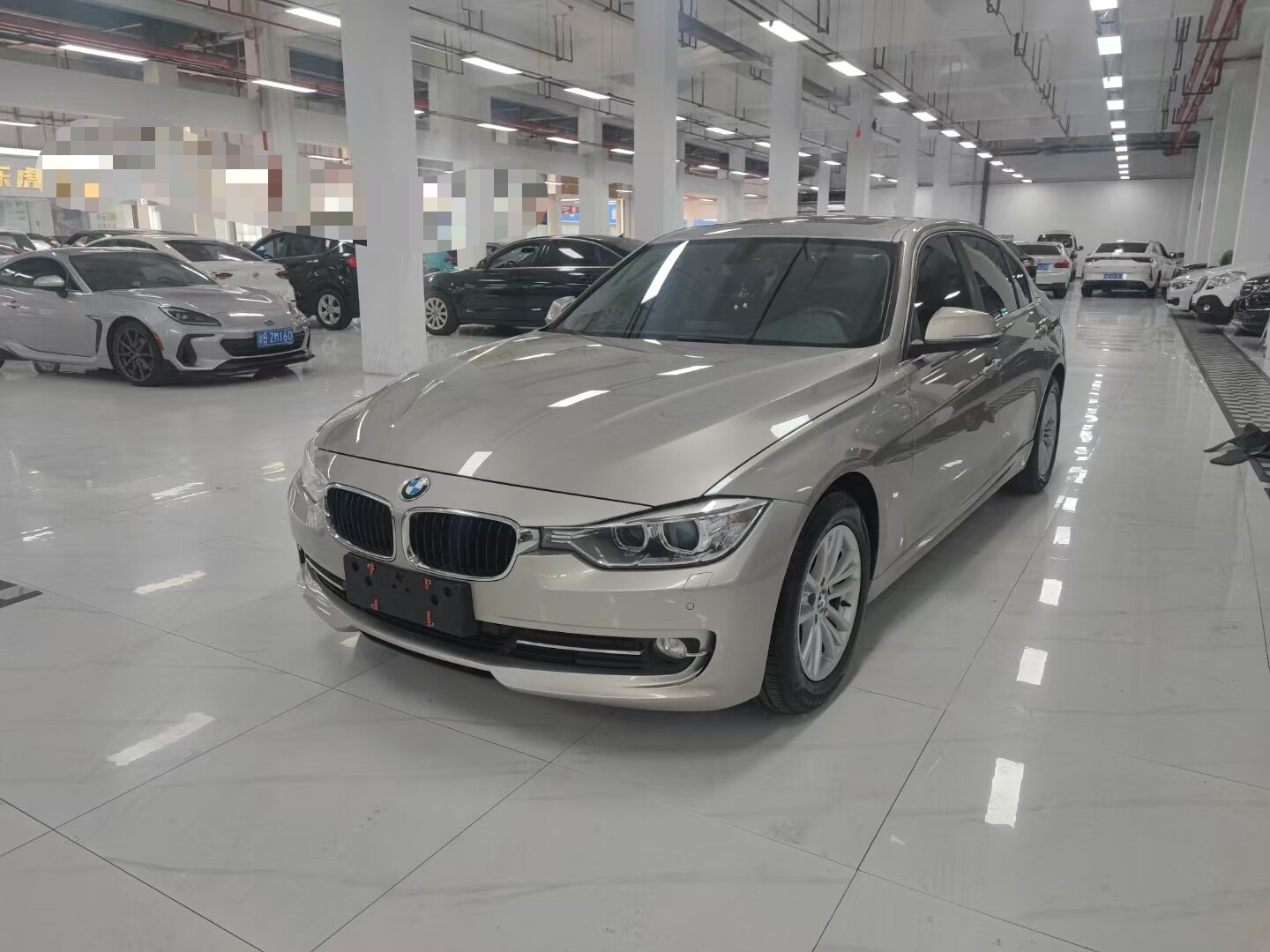 宝马3系 2015款 宝马320i 时尚型,汽油，FOB宁波，最小起订量：3-4-件（一个40-英尺高柜集装箱）（可混合包装），二手车,表显里程：12.00万公里首次上牌时间：2015年01月