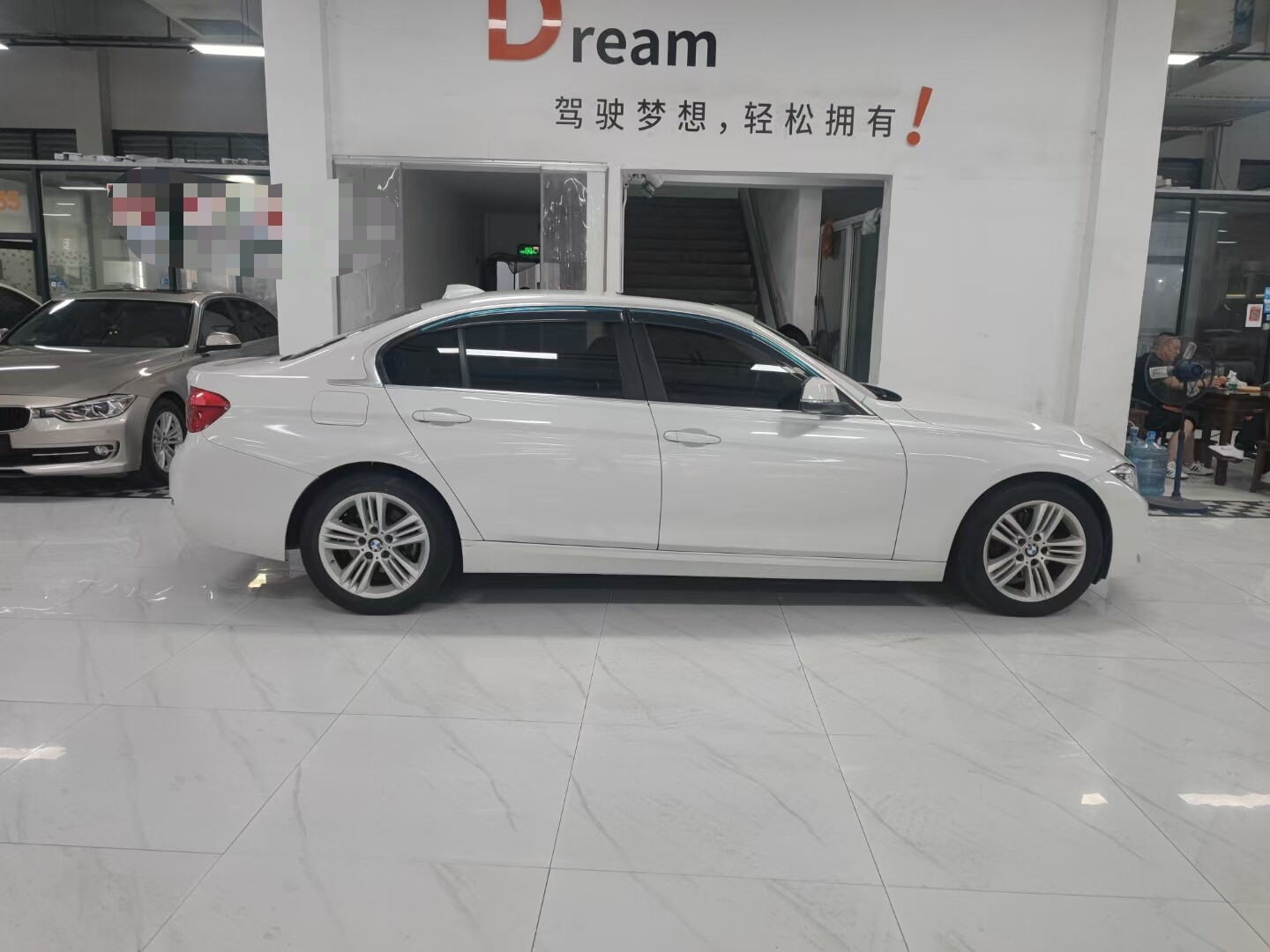 宝马3系 2016款 宝马320Li 豪华设计套装,汽油，FOB宁波，最小起订量：3-4-件（一个40-英尺高柜集装箱）（可混合包装），二手车,表显里程：7.60万公里首次上牌时间：2016年11月