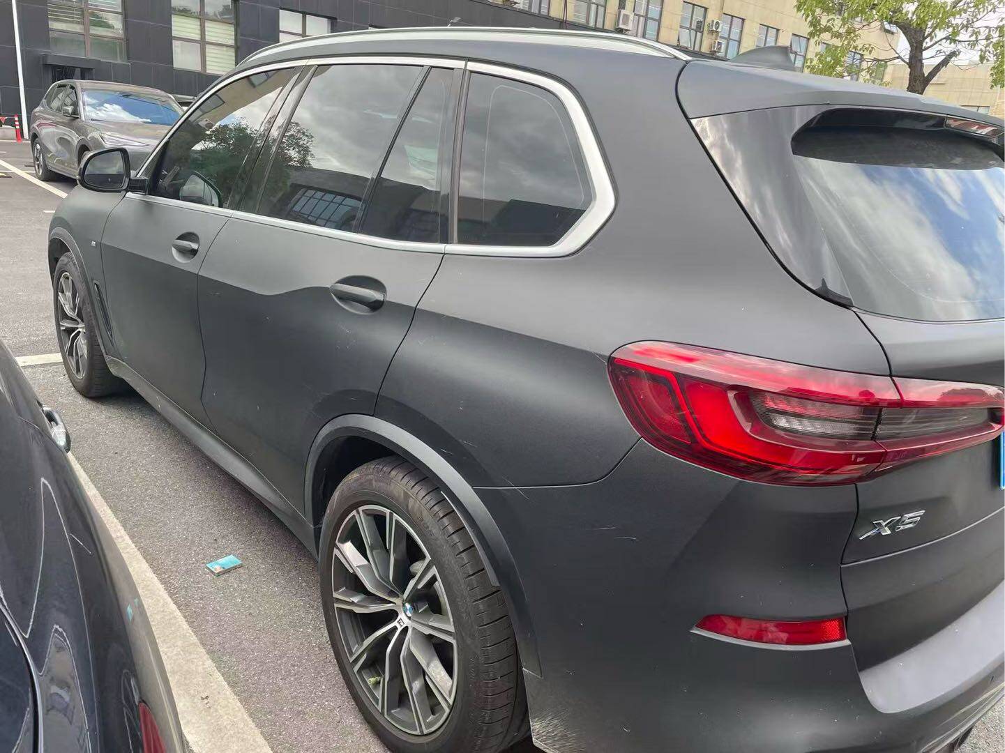 宝马X5 2022款 宝马X5 改款 xDrive 30Li M运动套装,汽油，FOB宁波，最小起订量：3 4 件（一个40 英尺高柜集装箱）（可混合包装），二手车,表显里程：11.00万公里首次上牌时间：2020年01月