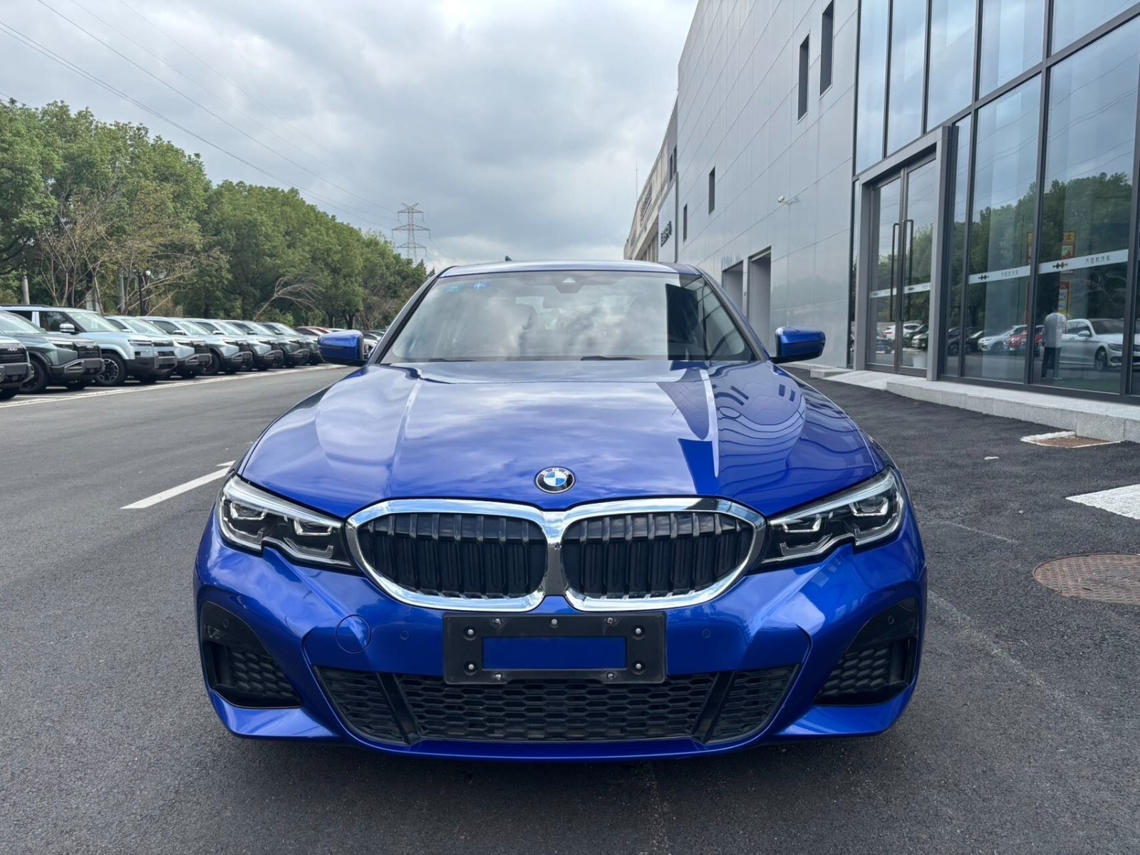 宝马3系 2020款 宝马325i M运动套装,汽油，FOB宁波，最小起订量：3-4-件（一个40-英尺高柜集装箱）（可混合包装），二手车,表显里程：11.00万公里首次上牌时间：2019年12月