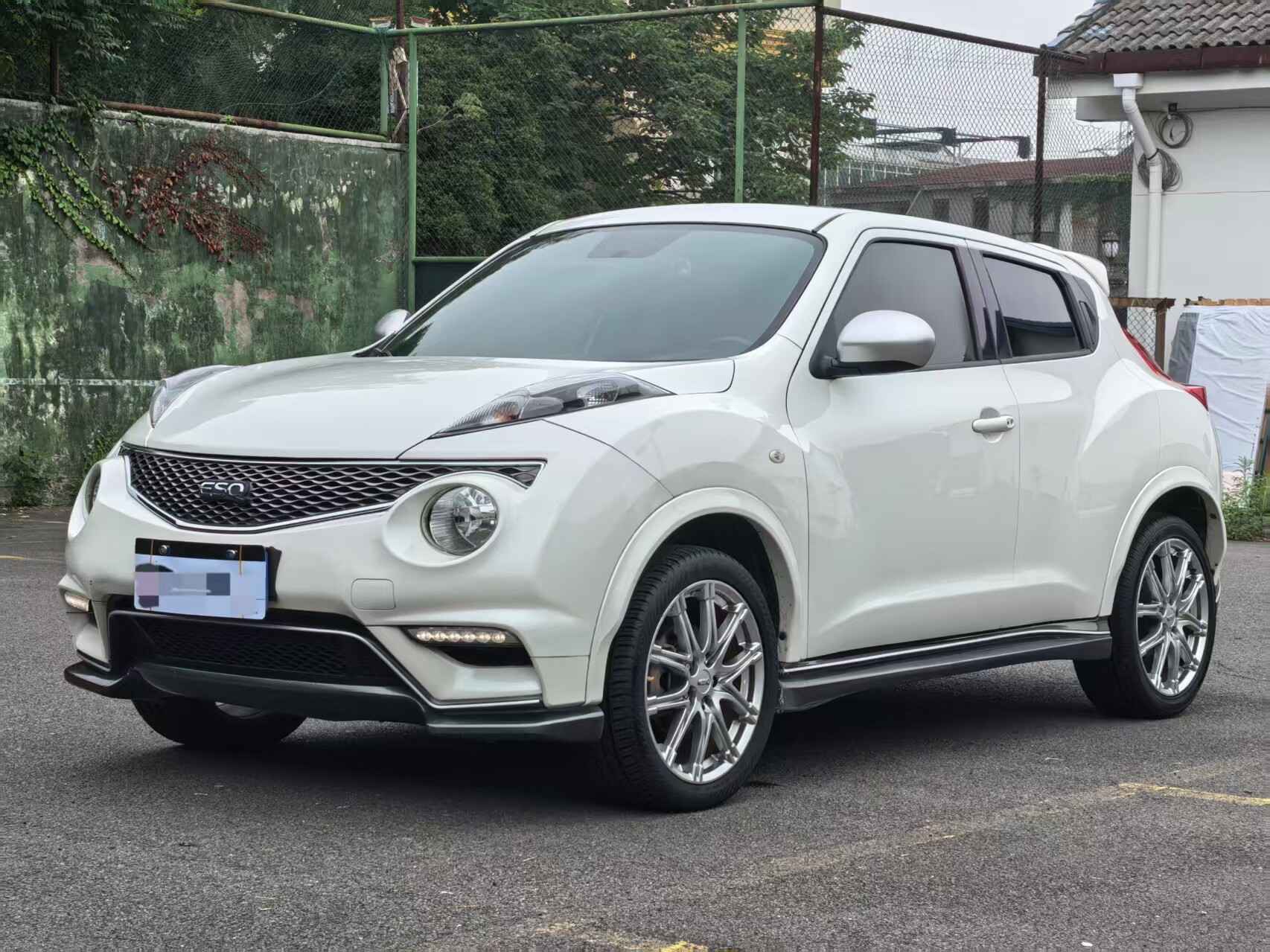 英菲尼迪ESQ 2014款1.6L 率臻版 汽油 FOB宁波，最小起订量：3-4 件（一个40 英尺高柜集装箱）（可混合包装），二手车