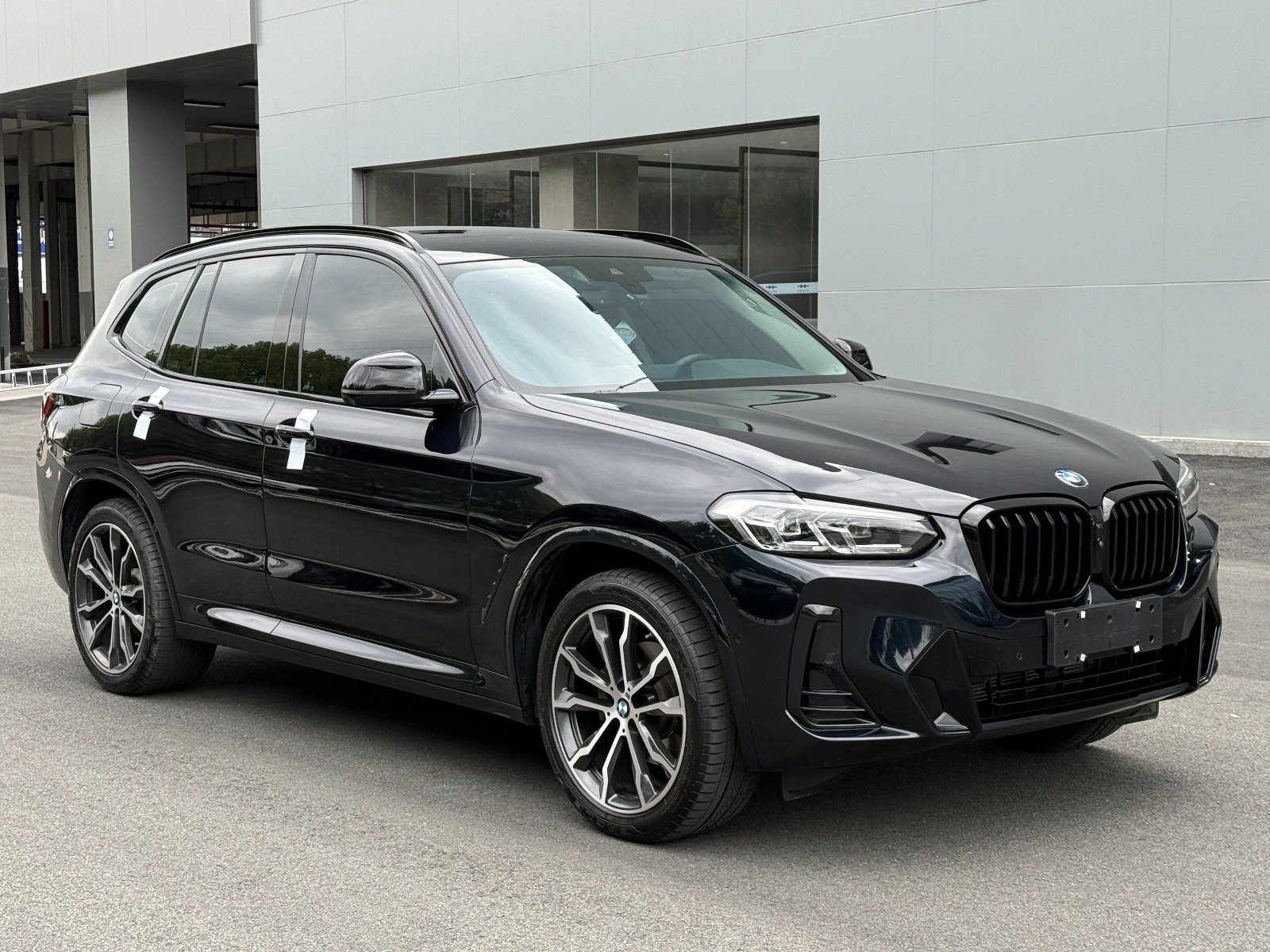 BMW X3 2022 BMW X3 реконструирован второй x Drive30i Ведущая Ночной Комплект M, Бензин, FOB Ningbo, Минимальный объем заказа: 3 4 шт. (40-футовый контейнер с высоким шкафом) (смешиваемая упаковка), подержанный автомобиль, часы Пробег: 50 000 километров Первый раз: январь 2023