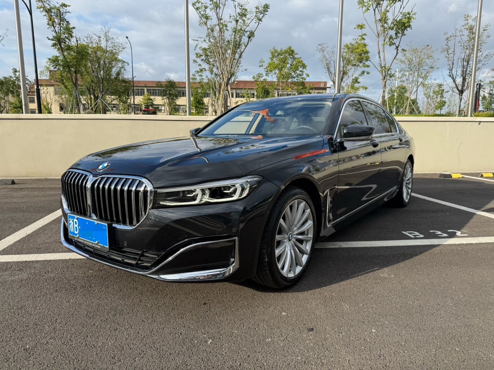 宝马7系 2021款 进口宝马730Li 豪华套装,汽油，FOB宁波，最小起订量：3 4 件（一个40 英尺高柜集装箱）（可混合包装），二手车,表显里程：5.90万公里首次上牌时间：2020年10月