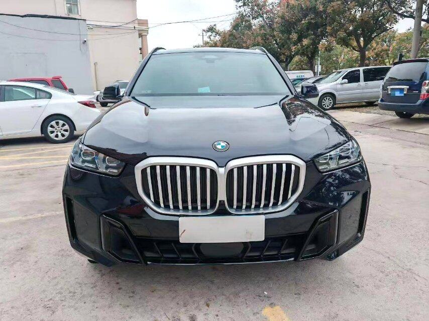 宝马X5 2023款 宝马X5 xDrive 40Li M运动曜夜套装,汽油，FOB宁波，最小起订量：3-4-件（一个40-英尺高柜集装箱）（可混合包装），二手车，表显里程：2.00万公里首次上牌时间：2024年06月